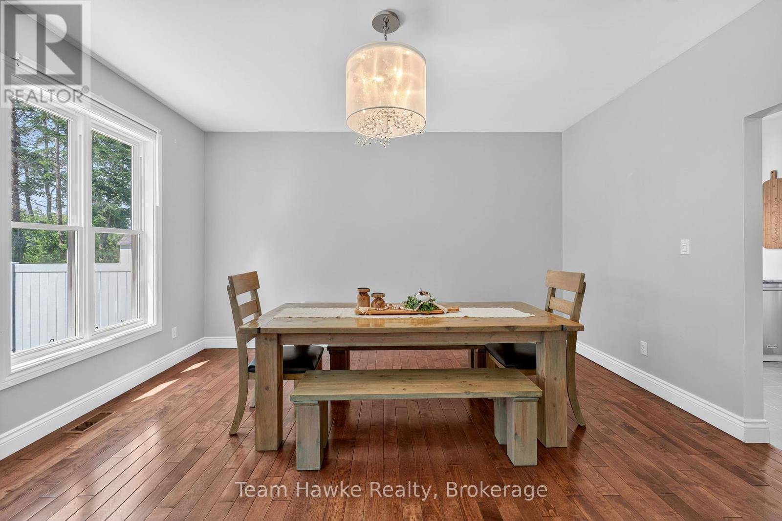 64 Broad Street, Penetanguishene, Ontario  L9M 1G4 - Photo 11 - S12288910