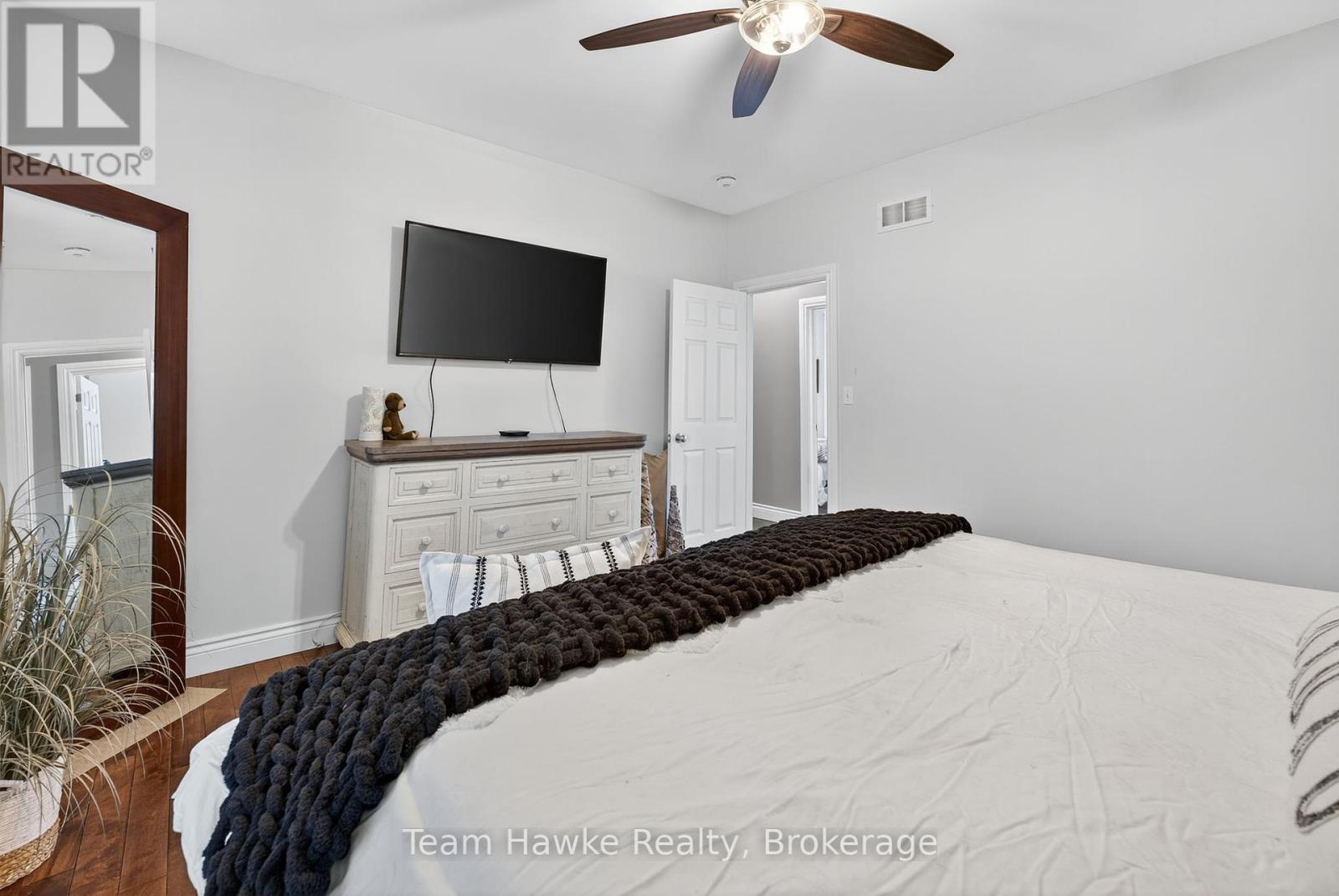 64 Broad Street, Penetanguishene, Ontario  L9M 1G4 - Photo 24 - S12288910