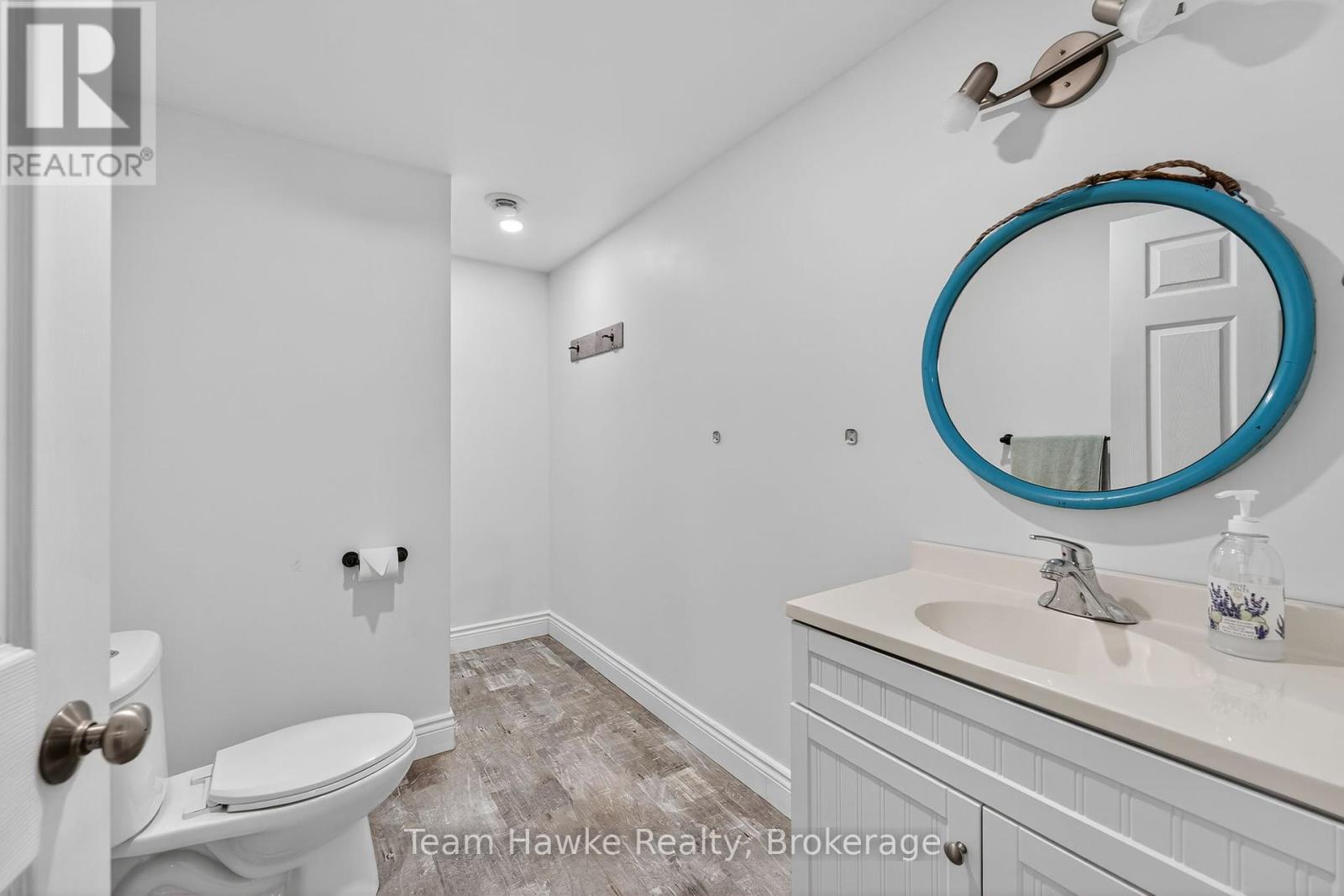 64 Broad Street, Penetanguishene, Ontario  L9M 1G4 - Photo 32 - S12288910