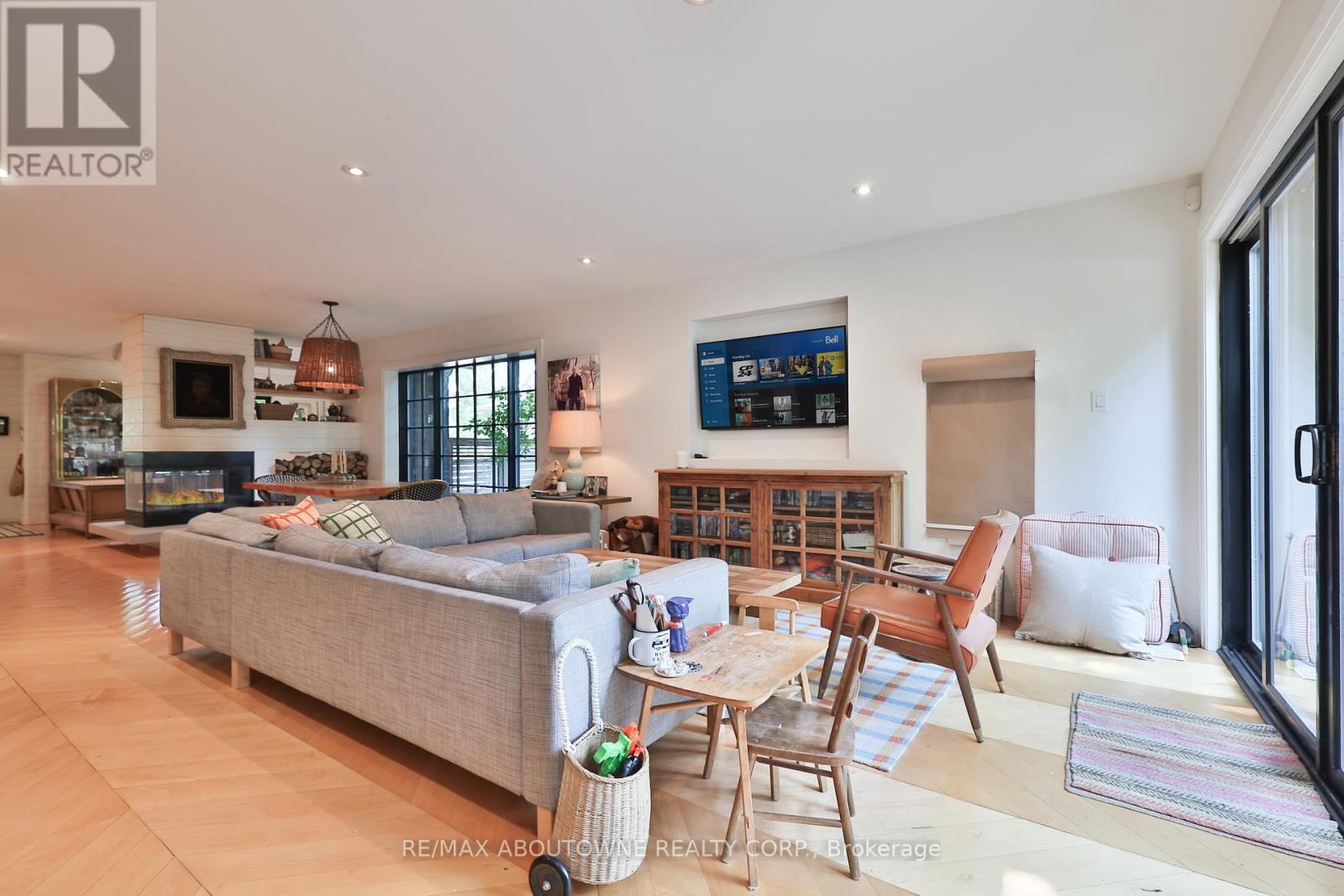52 Kerr Street, Oakville, Ontario  L6K 3A1 - Photo 12 - W12288775
