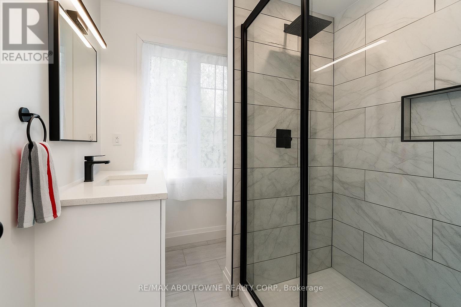 52 Kerr Street, Oakville, Ontario  L6K 3A1 - Photo 37 - W12288775