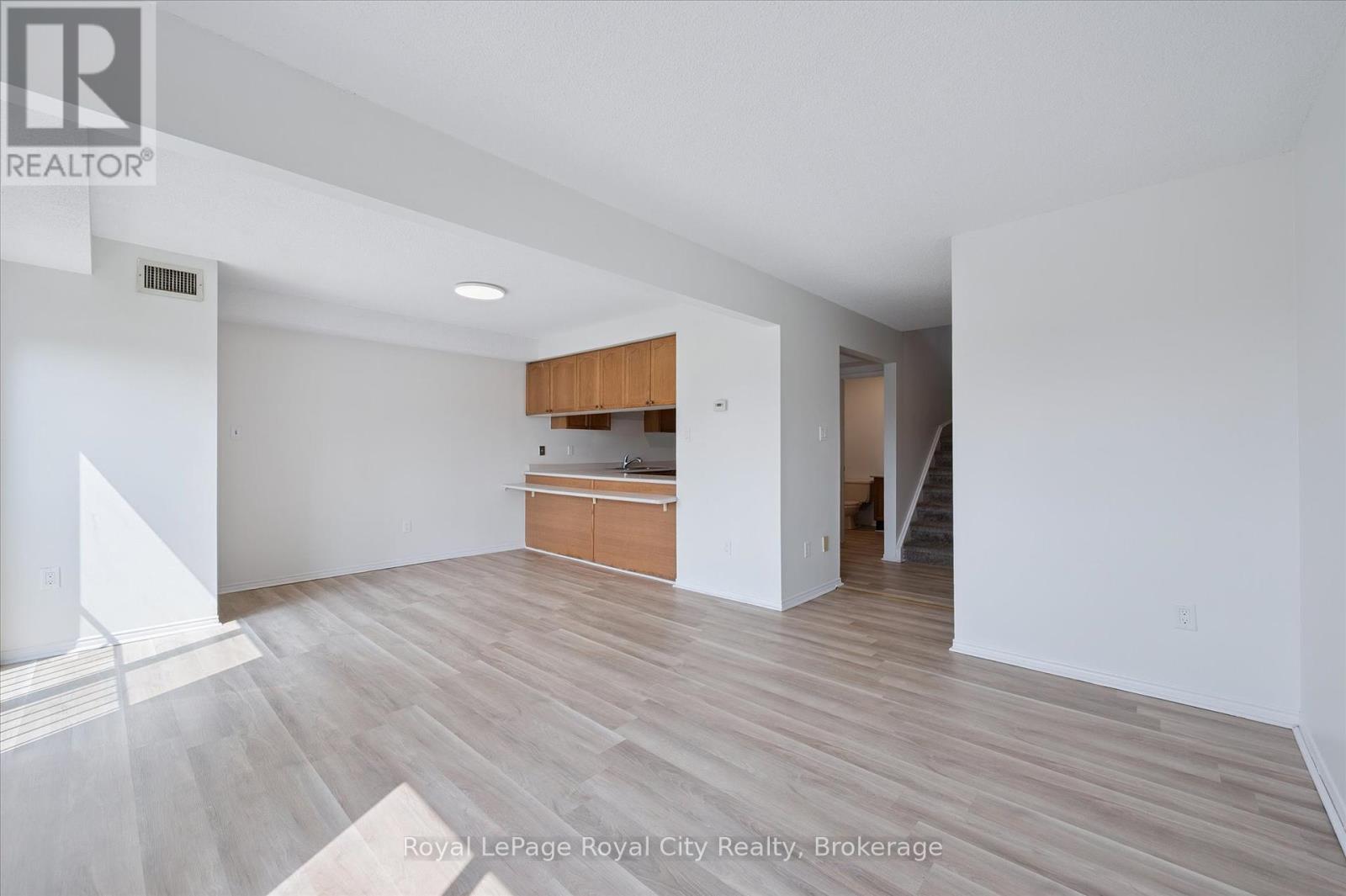 225 - 458 Janefield Avenue, Guelph, Ontario  N1G 4R8 - Photo 8 - X12288996