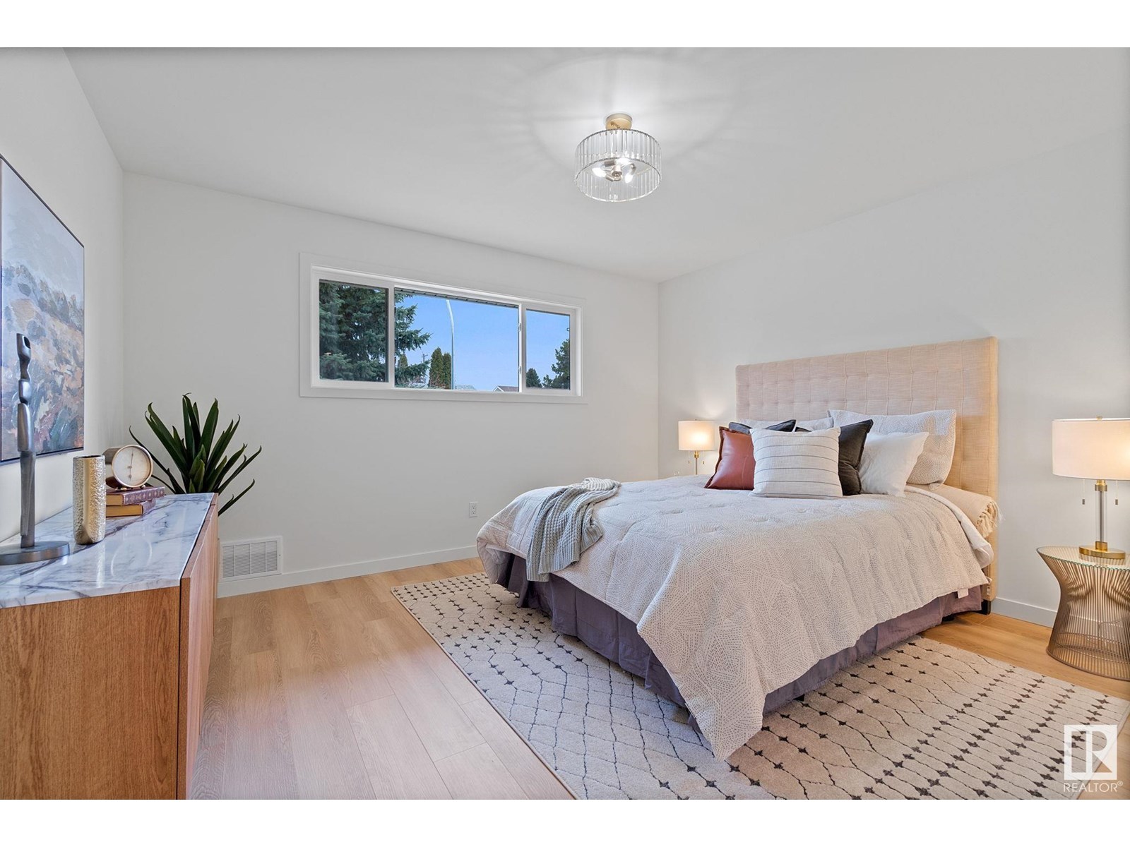 Property at 9444 74 ST NW image 3