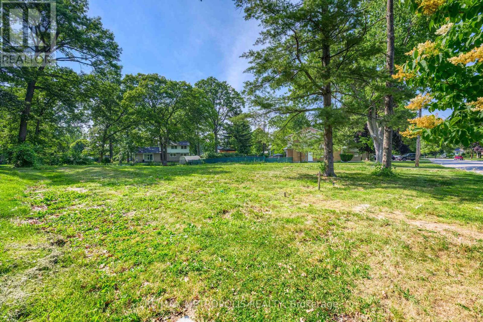 1307-N Ridgewood Drive, Sarnia, Ontario  N7V 3R2 - Photo 4 - X12288777