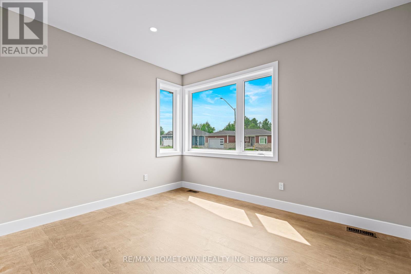 Property at 1067 SHEARER DRIVE image 4