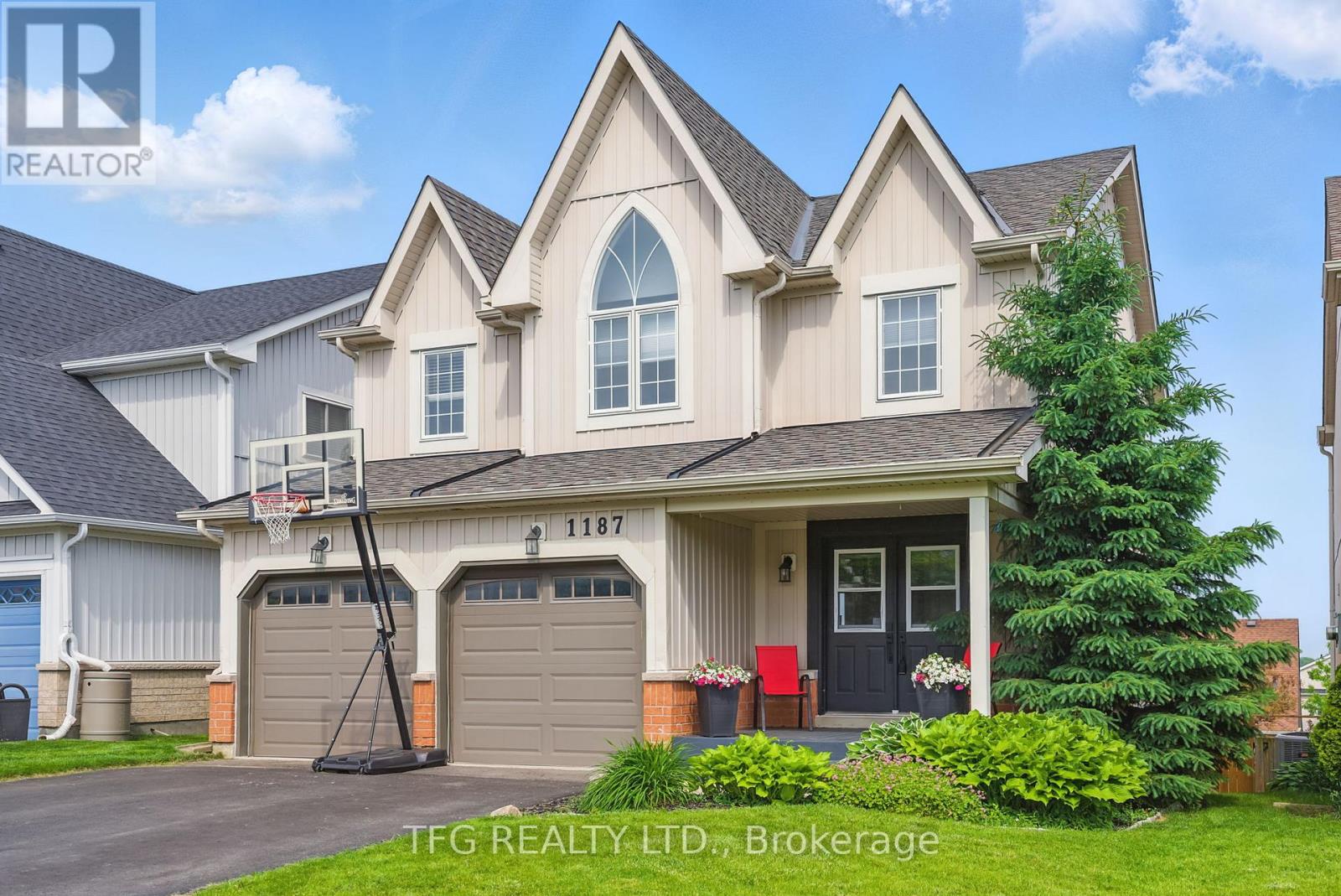 Property at 1187 ASHGROVE CRESCENT image 3