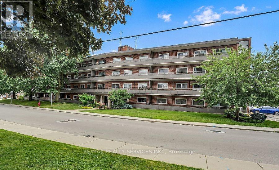 Property at 203 - 11 WOODMAN DRIVE S image 2