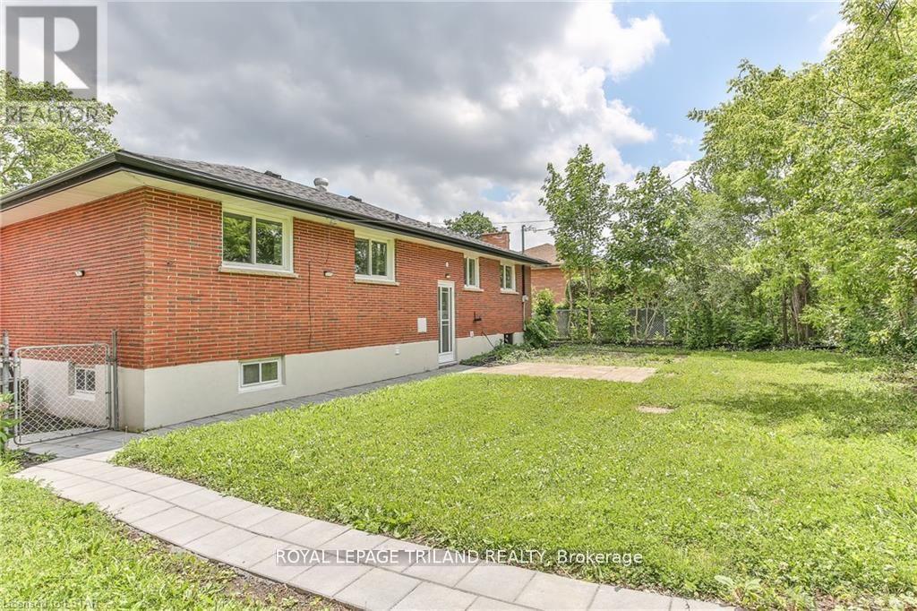 1032 Eagle Drive, London South, Ontario  N5Z 3H5 - Photo 3 - X12289040