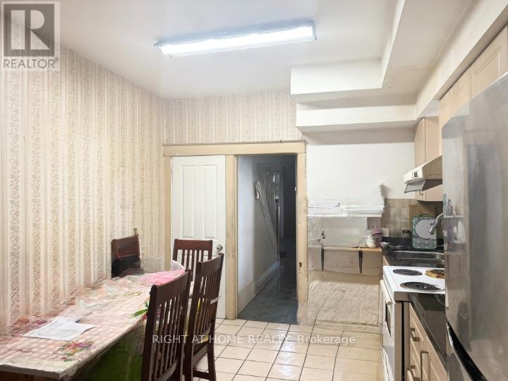 665 Ossington Avenue, Toronto, Ontario  M6G 3T6 - Photo 10 - C12278792