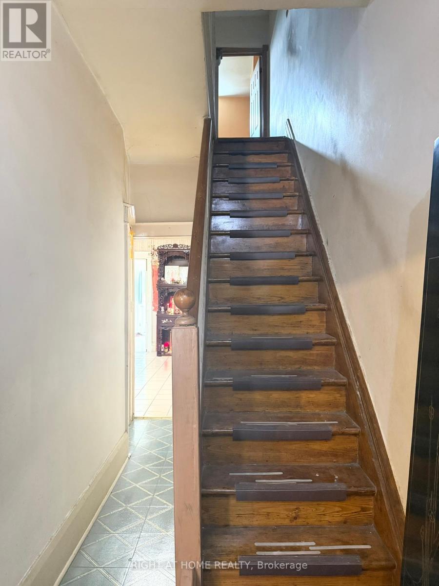665 Ossington Avenue, Toronto, Ontario  M6G 3T6 - Photo 15 - C12278792