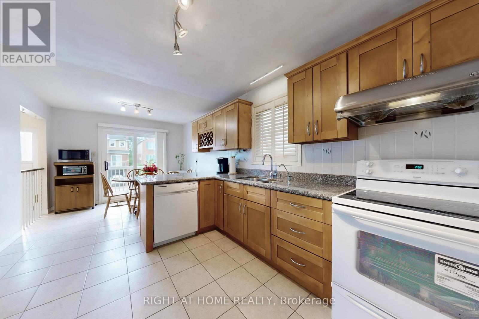 9 Festival Drive, Toronto, Ontario  M2R 3T9 - Photo 10 - C12281446