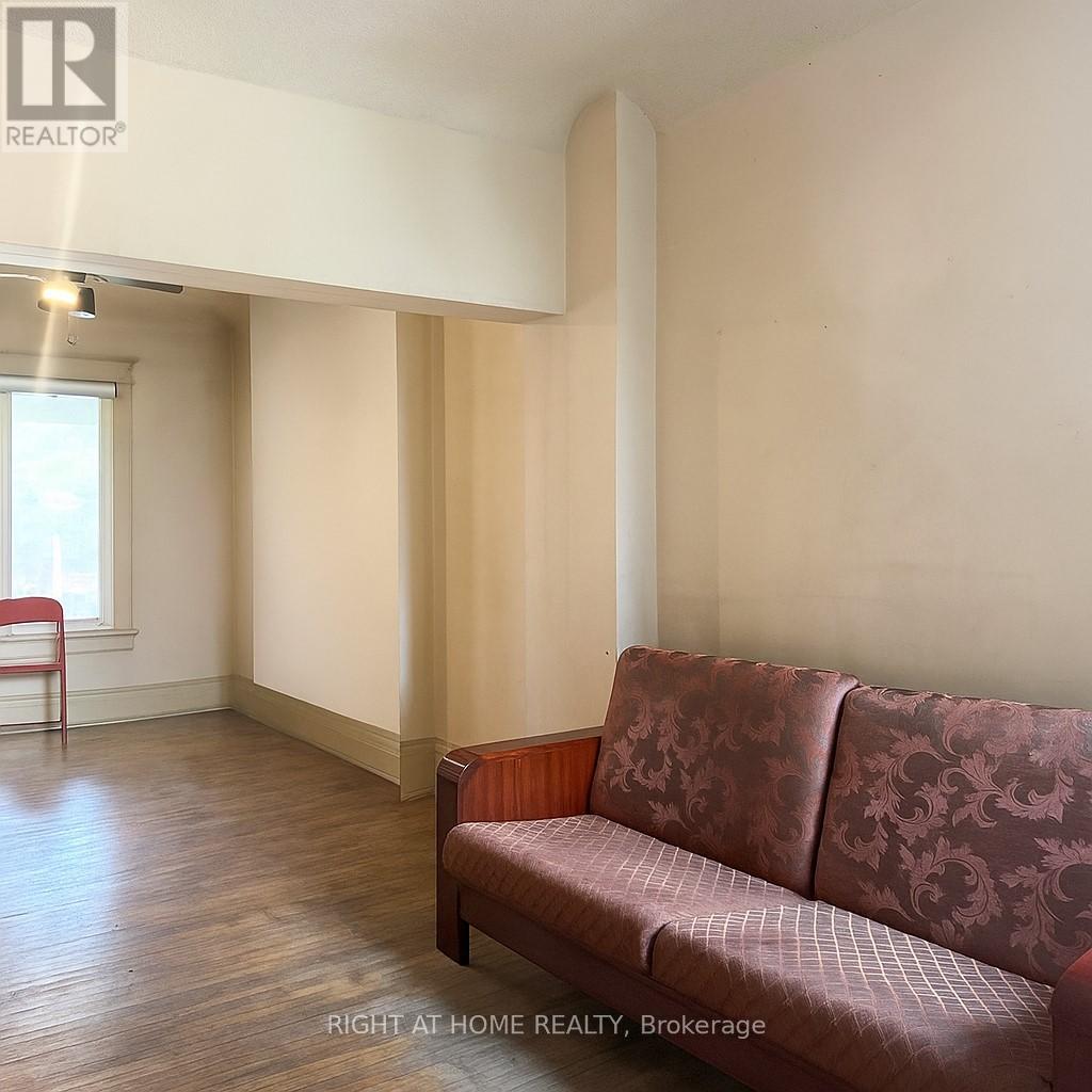 665 Ossington Avenue, Toronto, Ontario  M6G 3T6 - Photo 8 - C12278792