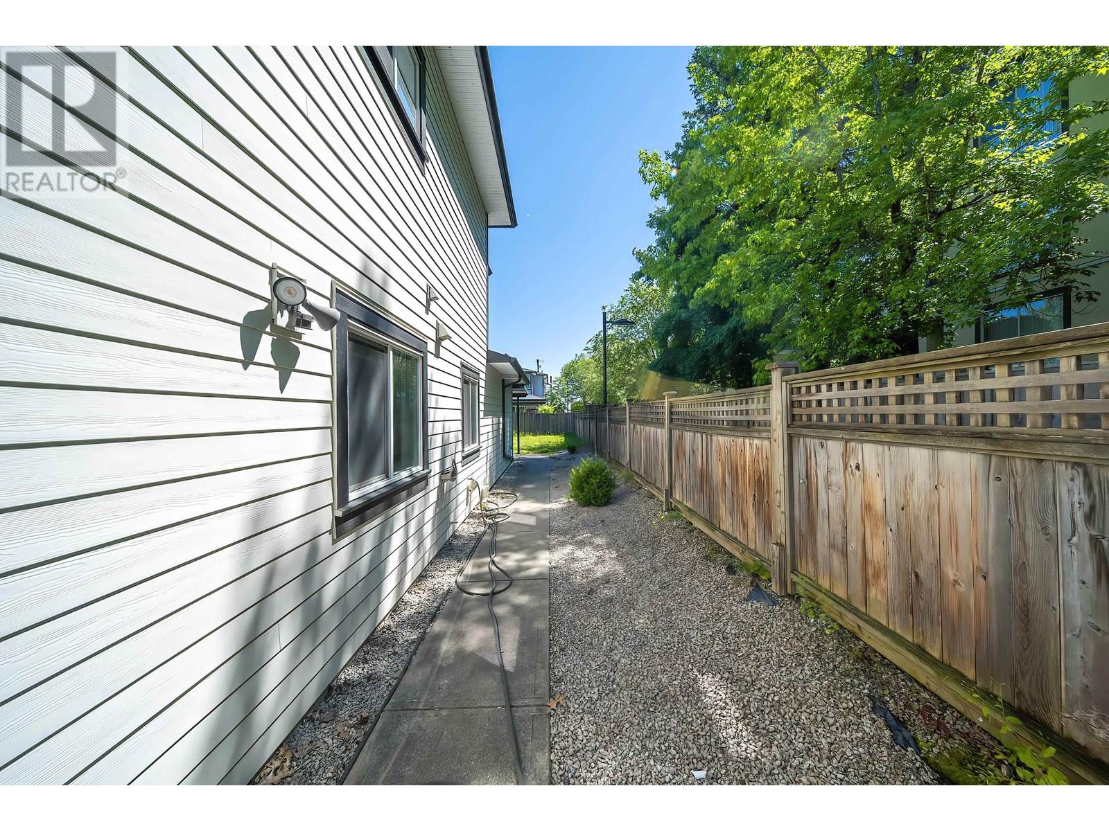 5598 Halley Avenue, Burnaby, British Columbia  V5H 2P8 - Photo 5 - R3027253