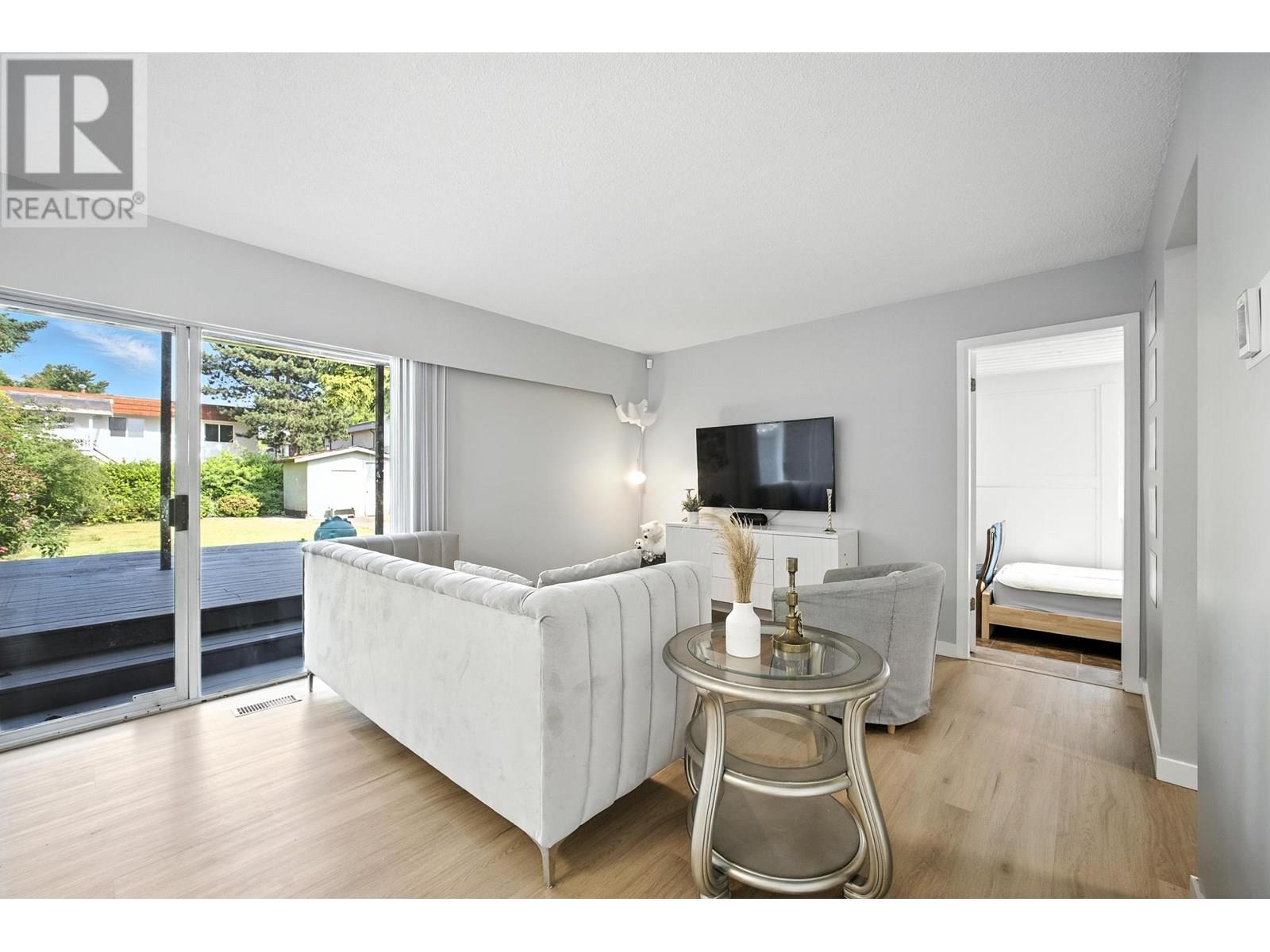 Property at 8540 ROSEBANK CRESCENT image 2