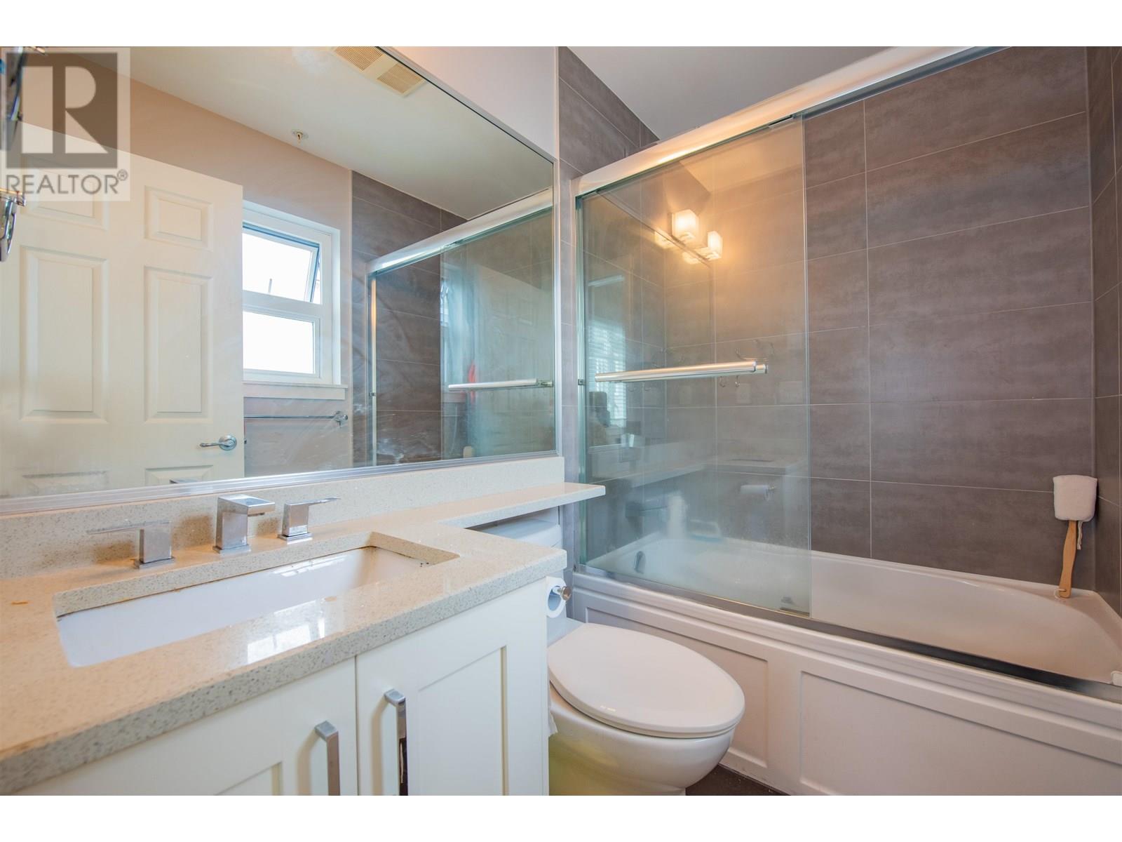 Property at 207 2263 TRIUMPH STREET image 4