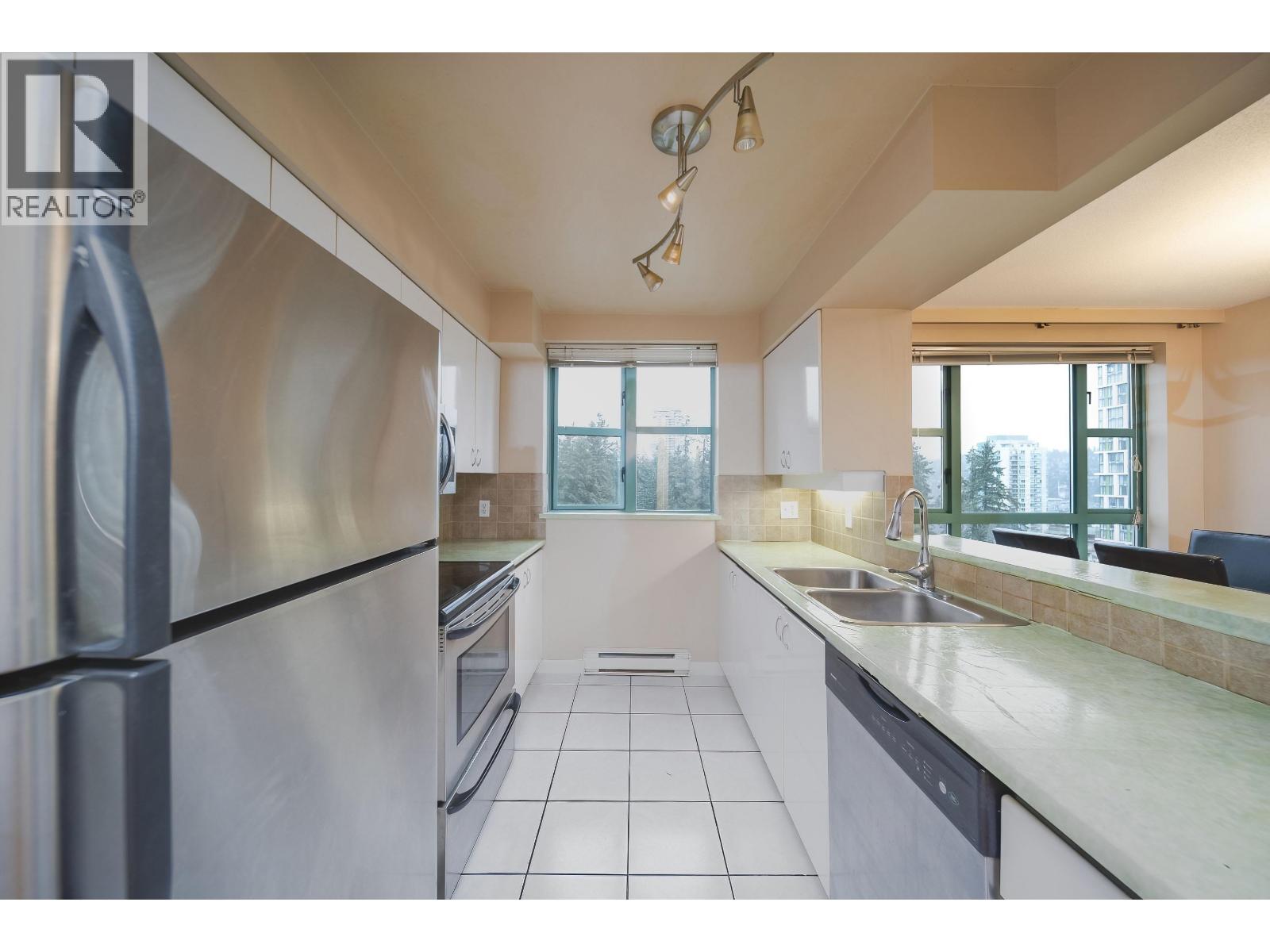 1203 3071 Glen Drive, Coquitlam, British Columbia  V3B 7R1 - Photo 8 - R3027459