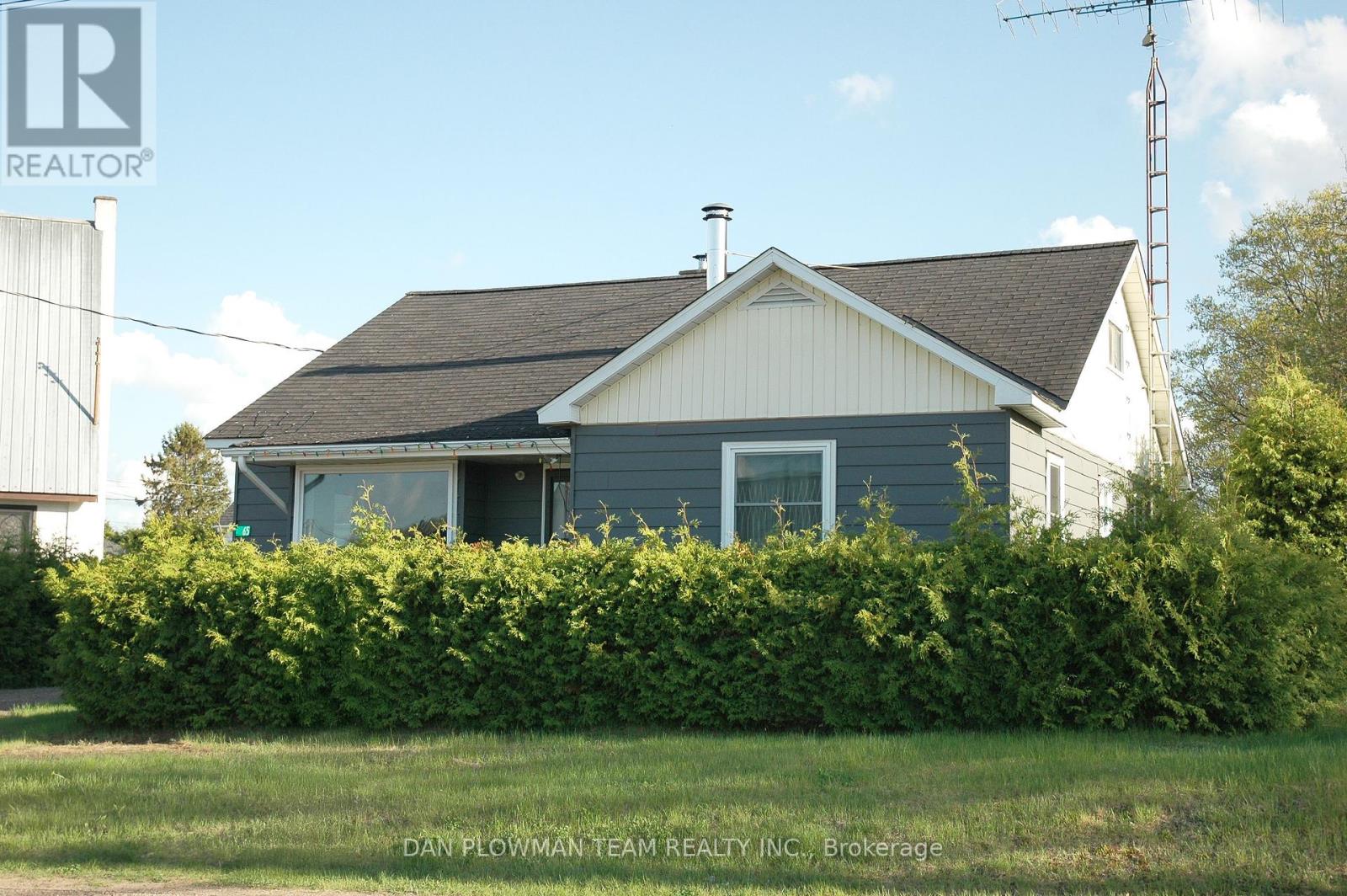 65 Inglis Street, Madawaska Valley, Ontario  K0J 2M0 - Photo 3 - X12288970
