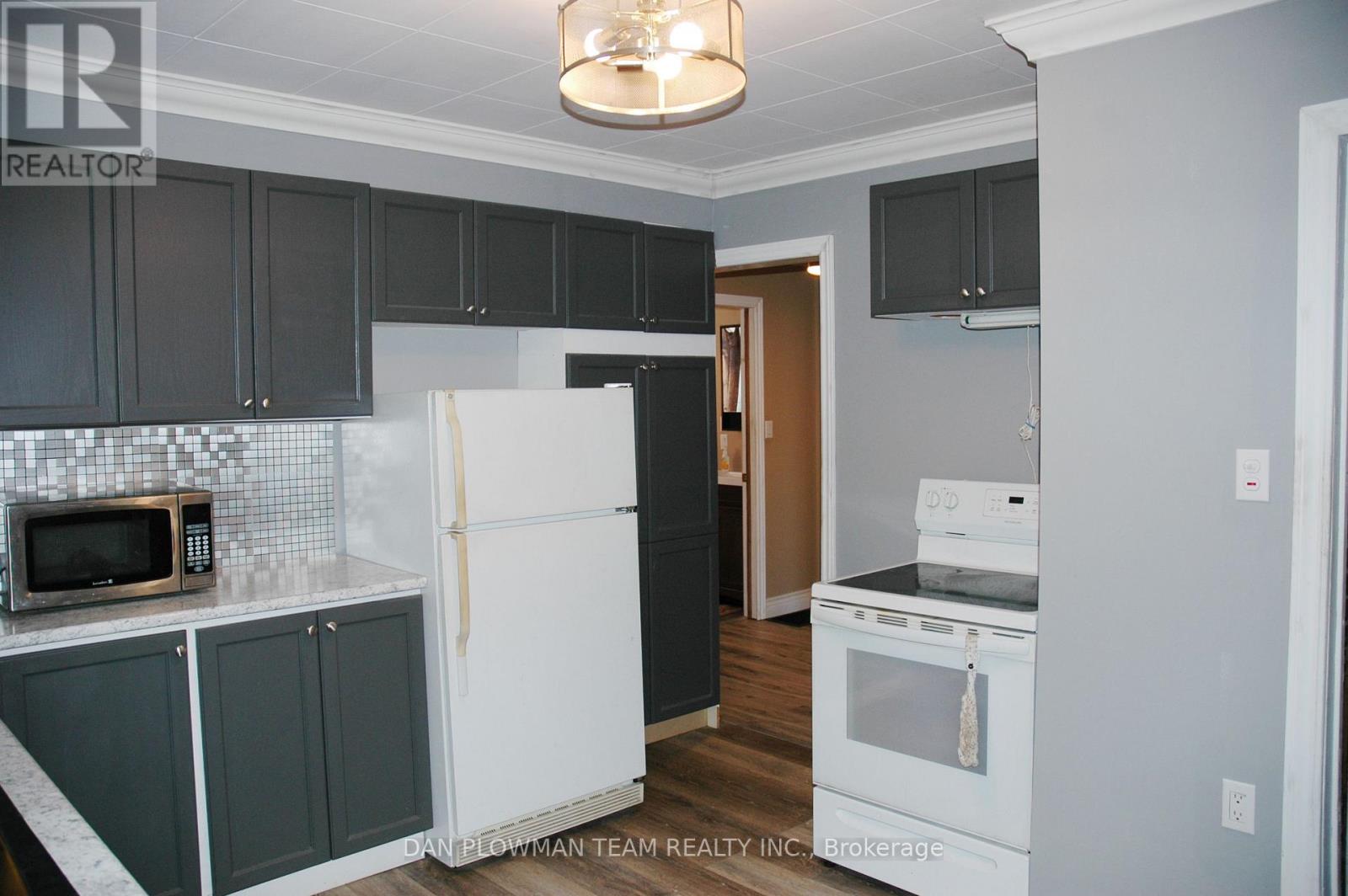 65 Inglis Street, Madawaska Valley, Ontario  K0J 2M0 - Photo 9 - X12288970