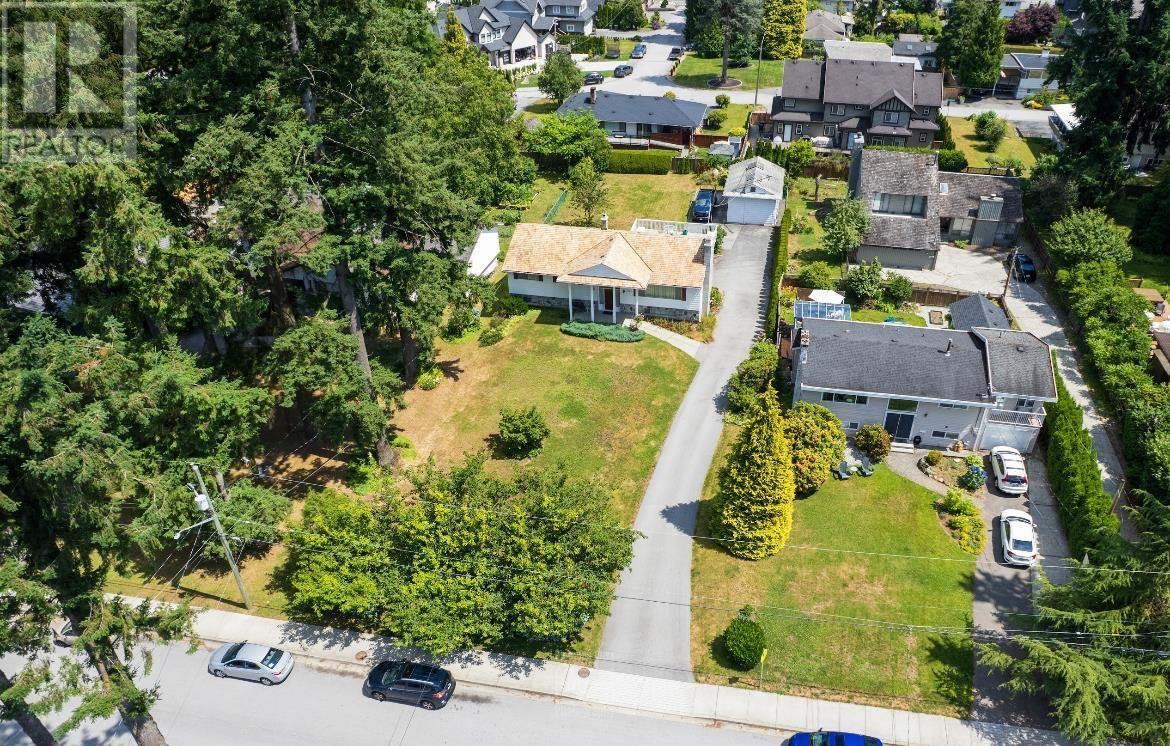 Property at 945 LILLIAN STREET image 4