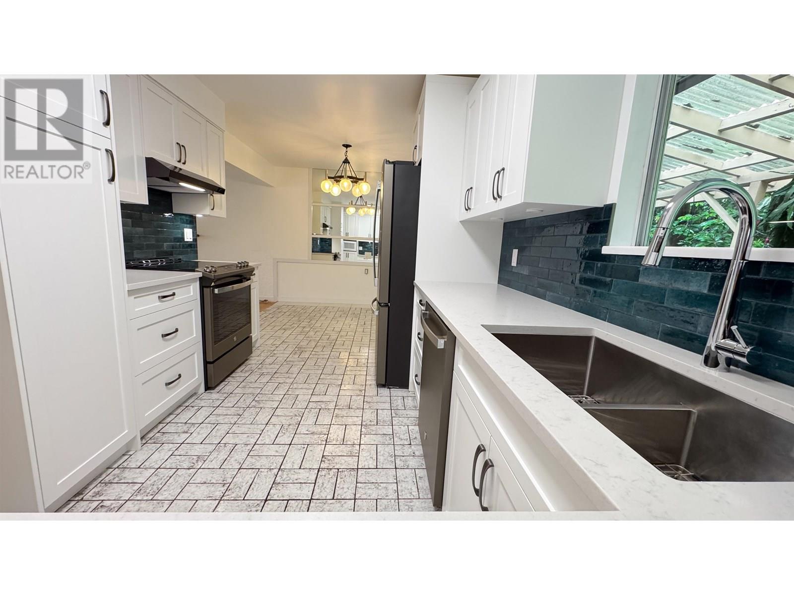 646 Claremont Street, Coquitlam, British Columbia  V3J 3T4 - Photo 10 - R3027646