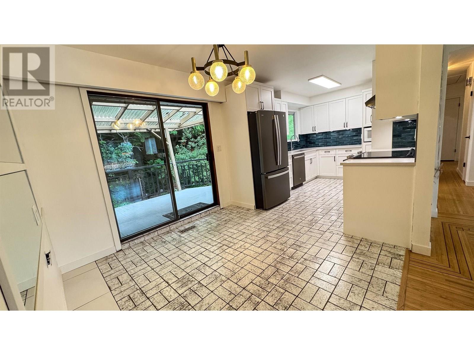 646 Claremont Street, Coquitlam, British Columbia  V3J 3T4 - Photo 12 - R3027646