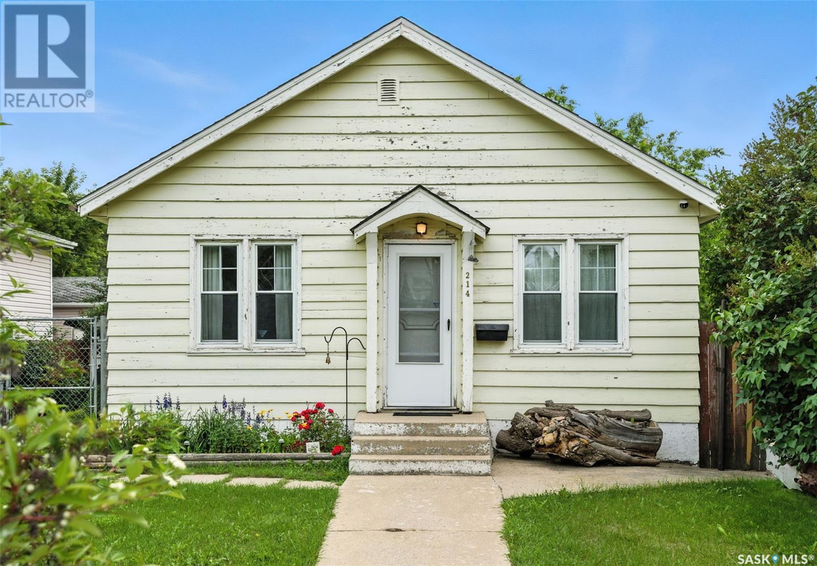 214 L Avenue N, Saskatoon, Saskatchewan  S7L 2P4 - Photo 1 - SK012700