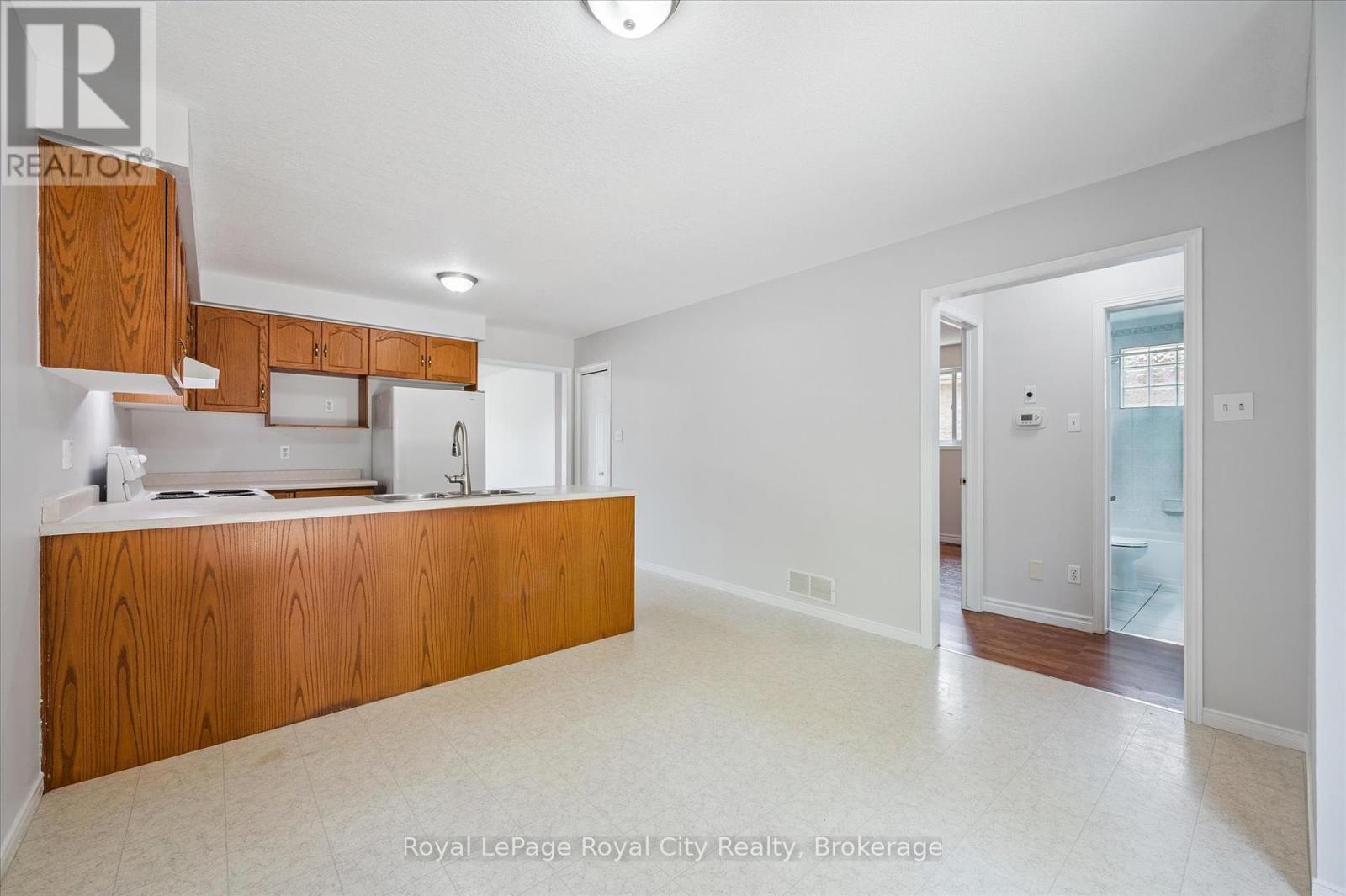 83 Inverness Drive, Guelph, Ontario  N1E 6E4 - Photo 11 - X12289211