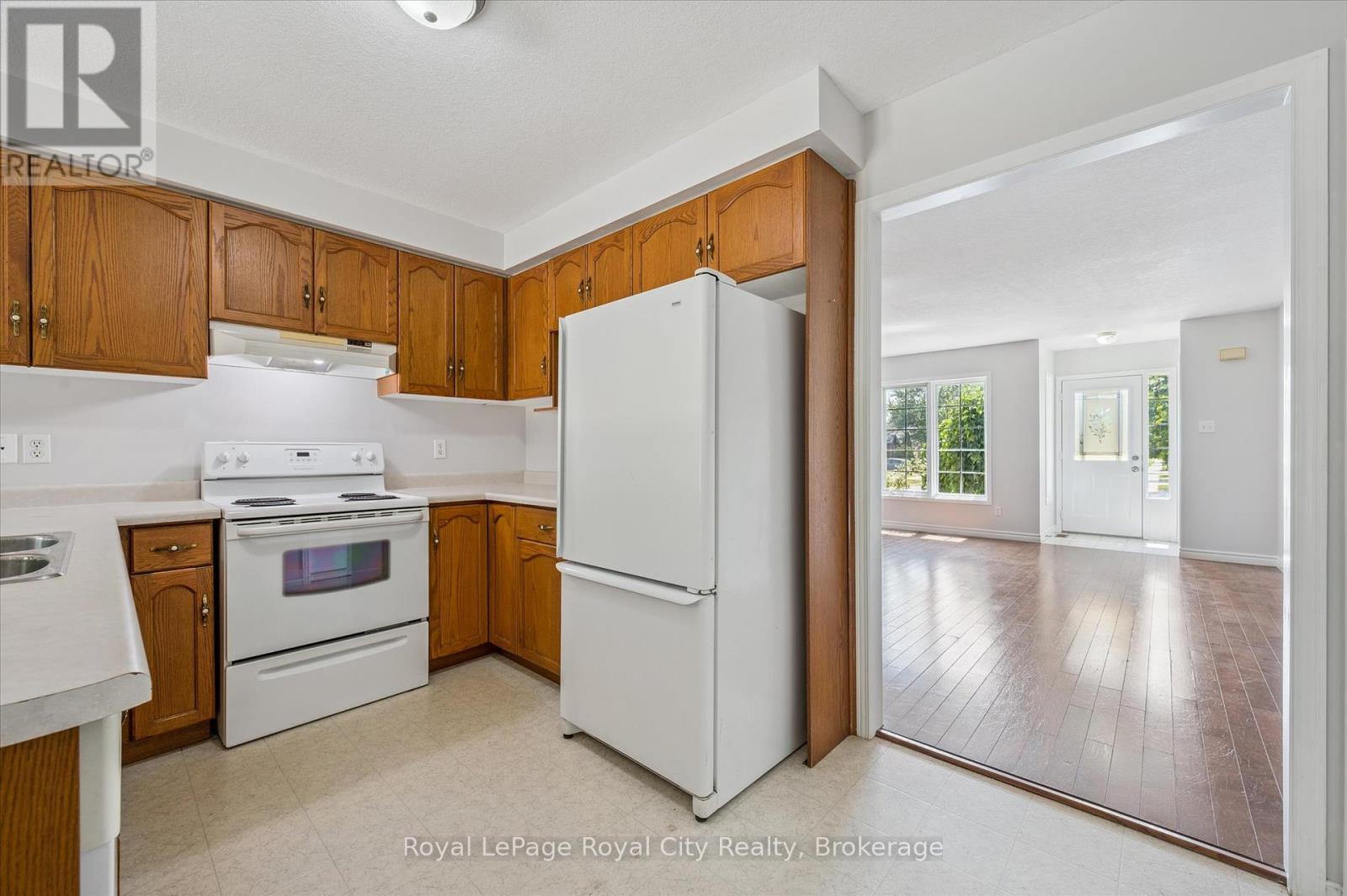 83 Inverness Drive, Guelph, Ontario  N1E 6E4 - Photo 12 - X12289211