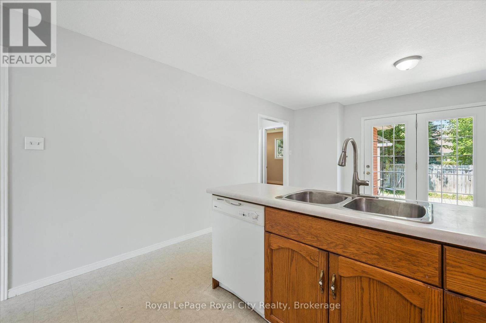 83 Inverness Drive, Guelph, Ontario  N1E 6E4 - Photo 14 - X12289211