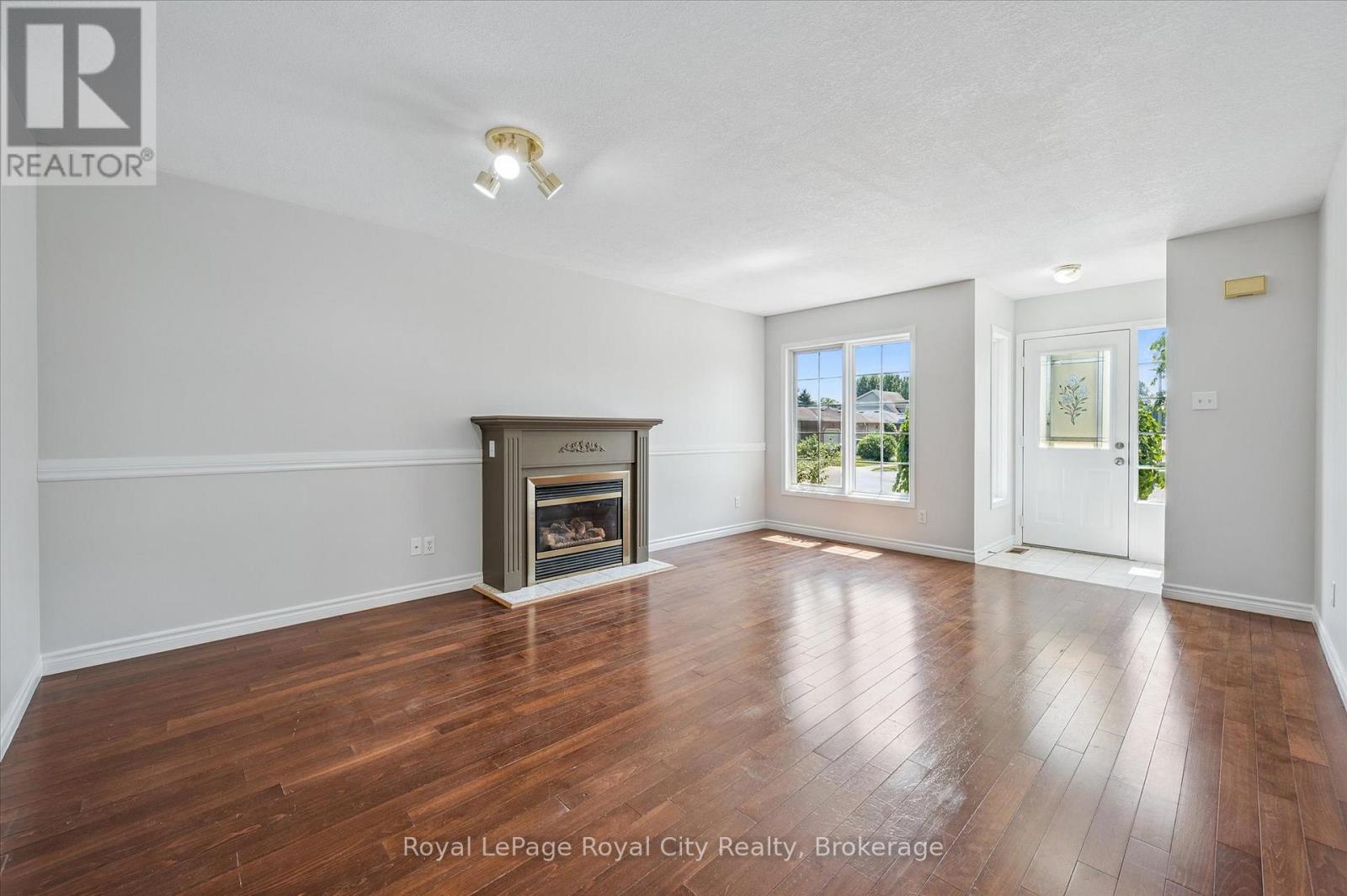 83 Inverness Drive, Guelph, Ontario  N1E 6E4 - Photo 5 - X12289211