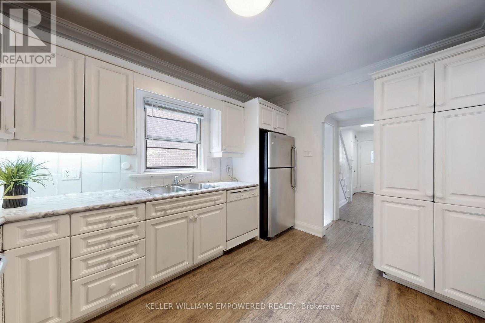 65 Long Branch Avenue, Toronto, Ontario  M8W 3J3 - Photo 17 - W12274864