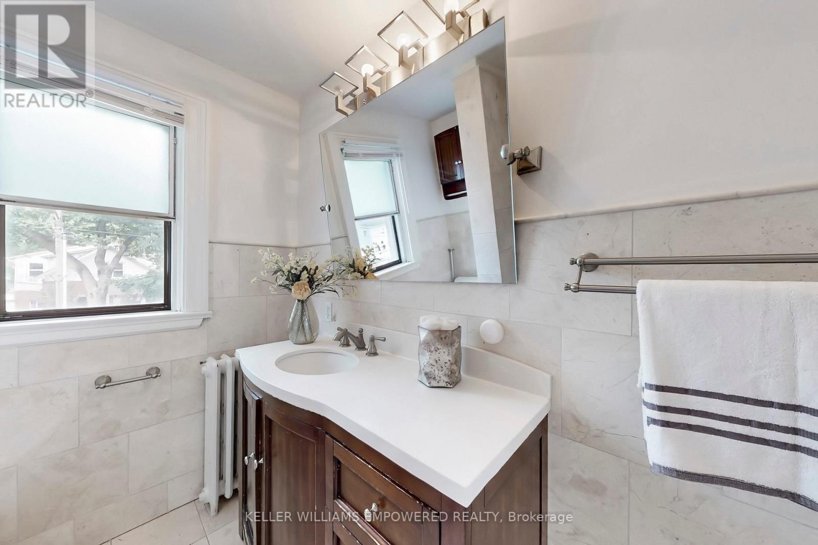 65 Long Branch Avenue, Toronto, Ontario  M8W 3J3 - Photo 29 - W12274864
