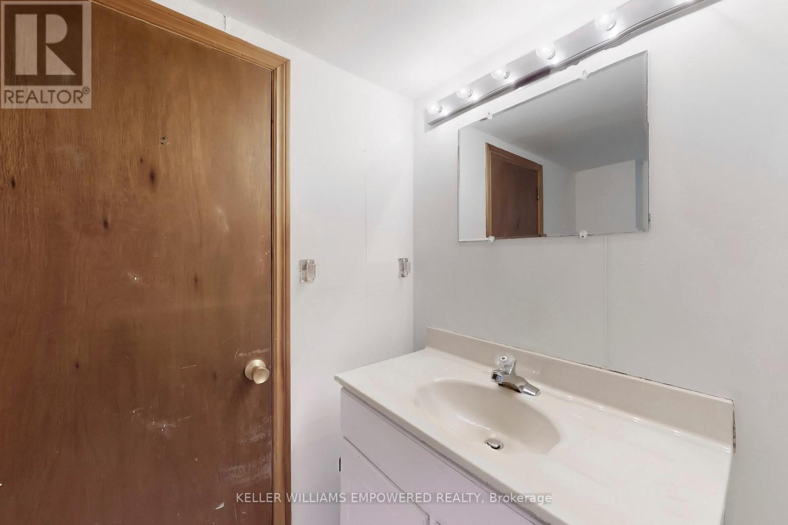 65 Long Branch Avenue, Toronto, Ontario  M8W 3J3 - Photo 38 - W12274864