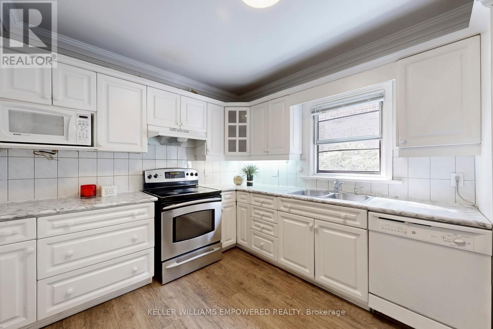 65 Long Branch Avenue, Toronto, Ontario  M8W 3J3 - Photo 14 - W12274864