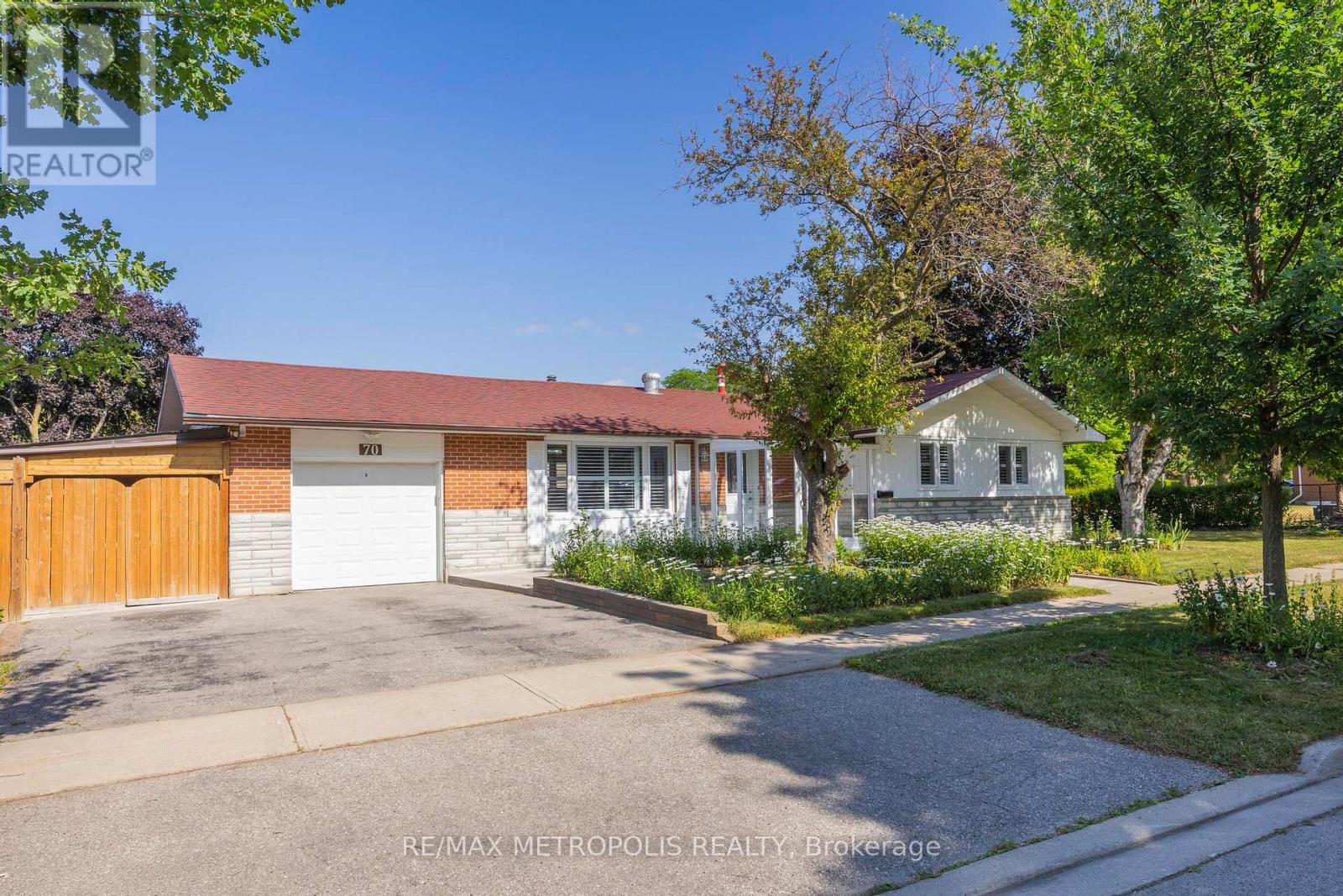 Property at 70 SUNDERLAND CRESCENT image 1