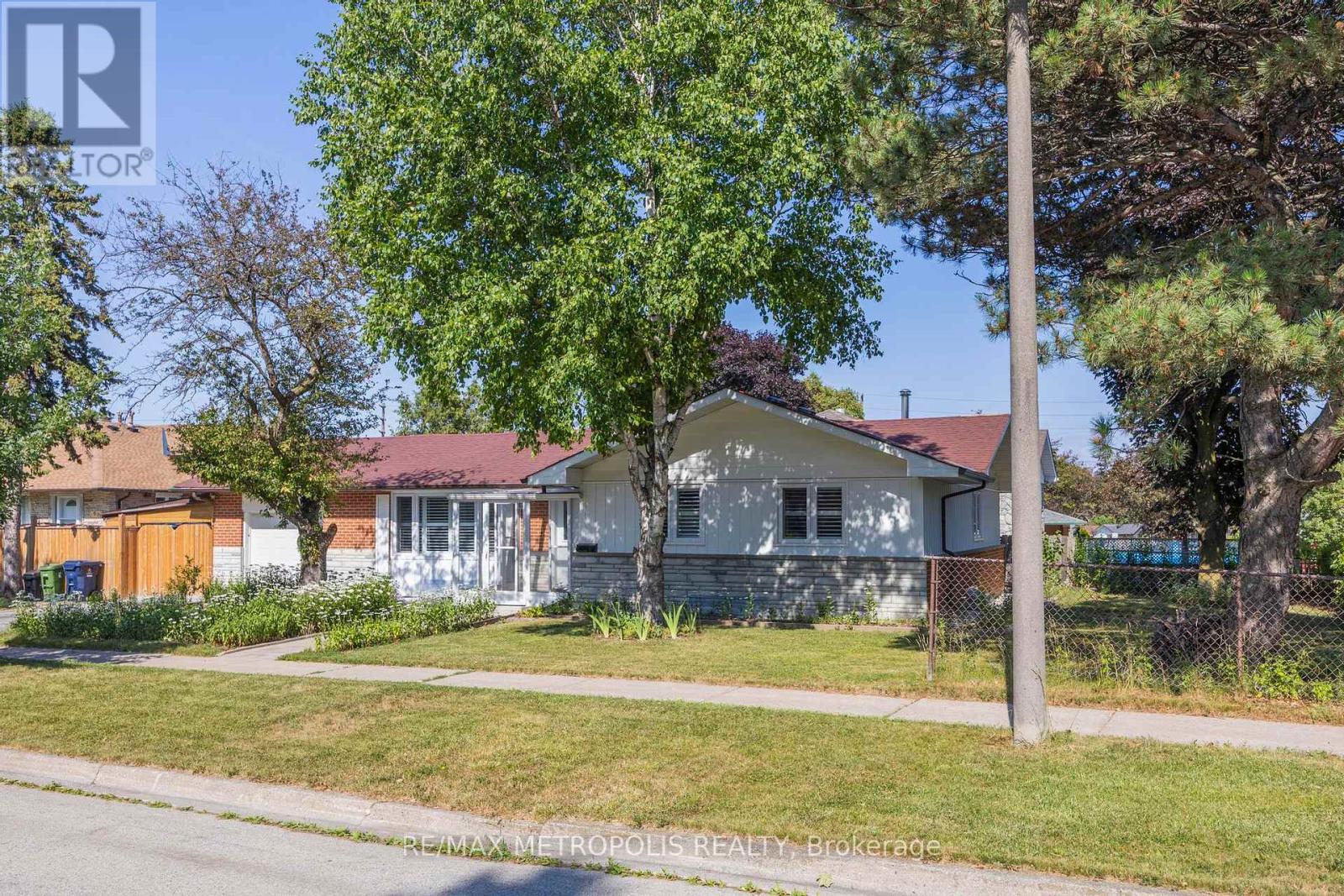 Property at 70 SUNDERLAND CRESCENT image 2
