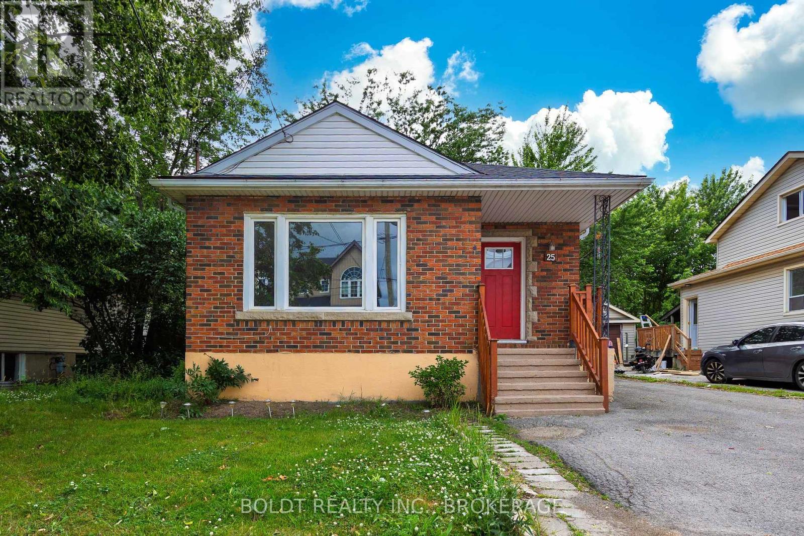 25 King Street, Thorold, Ontario  L2V 3T6 - Photo 1 - X12289136