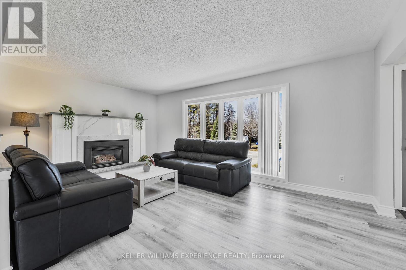 25 Lamers Crescent, Clearview (New Lowell), Ontario  L0M 1N0 - Photo 6 - S12289035