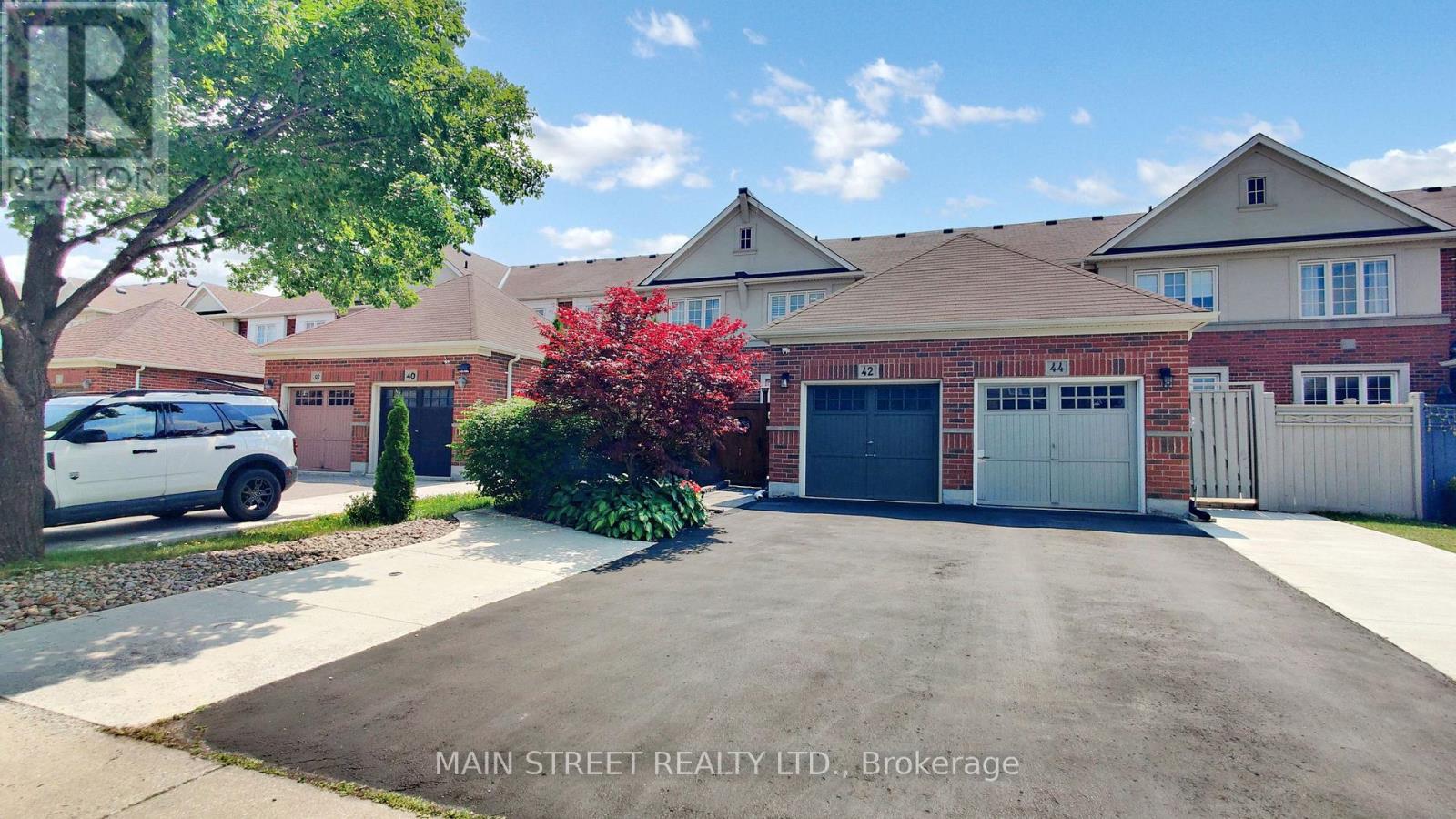 Property at 42 BELLCHASE TRAIL image 1