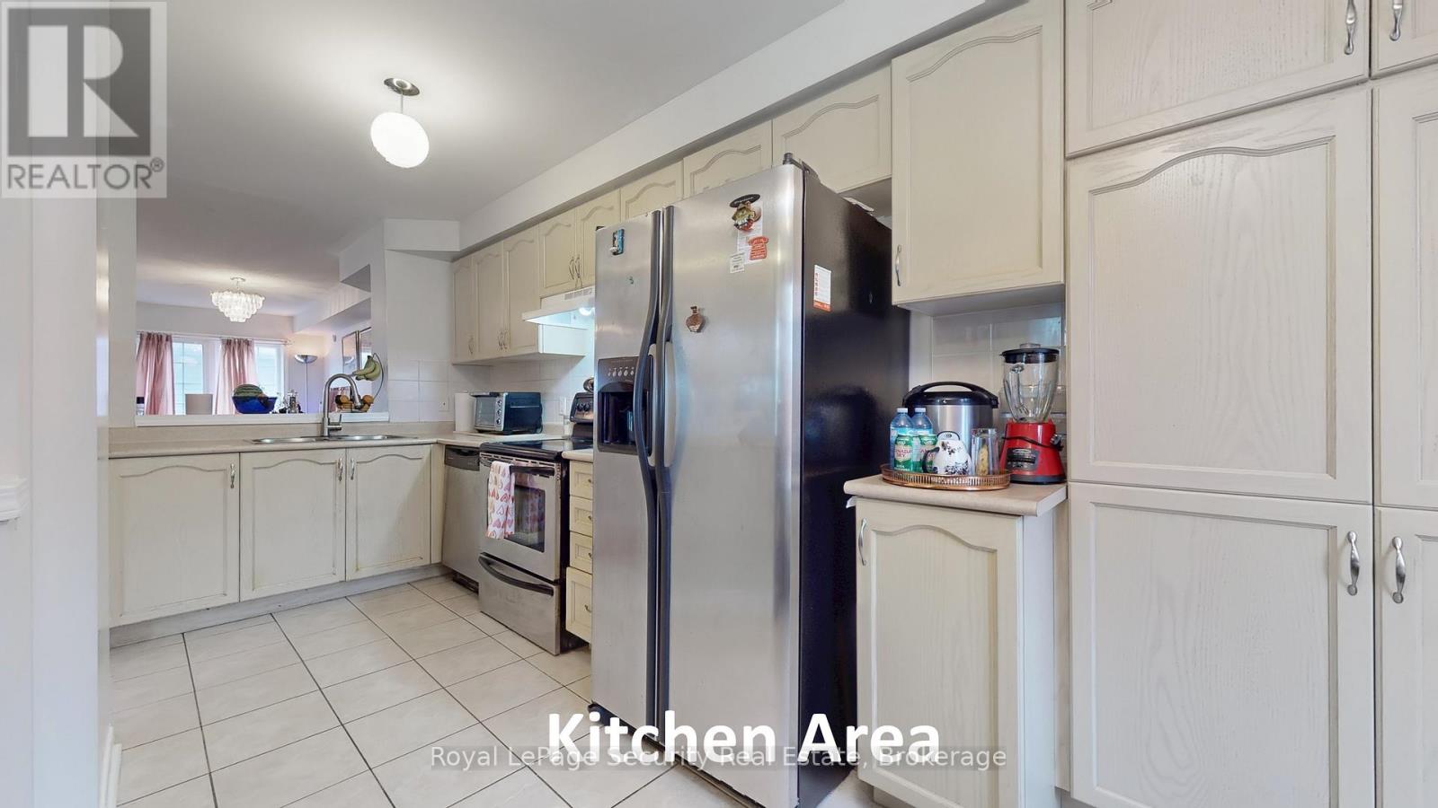 1017 Roselawn Avenue, Toronto, Ontario  M6B 4N1 - Photo 14 - W12289073