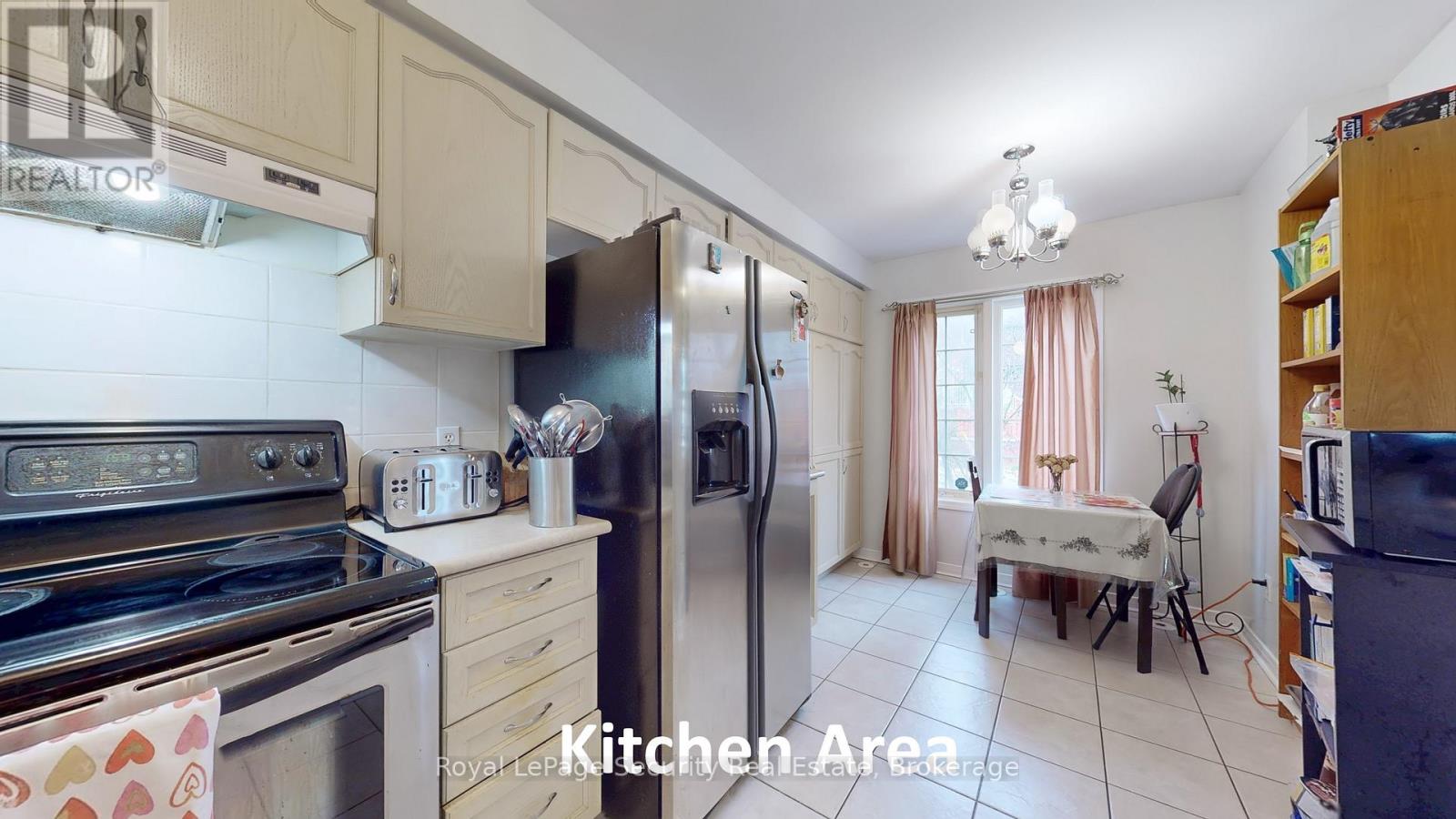 1017 Roselawn Avenue, Toronto, Ontario  M6B 4N1 - Photo 16 - W12289073