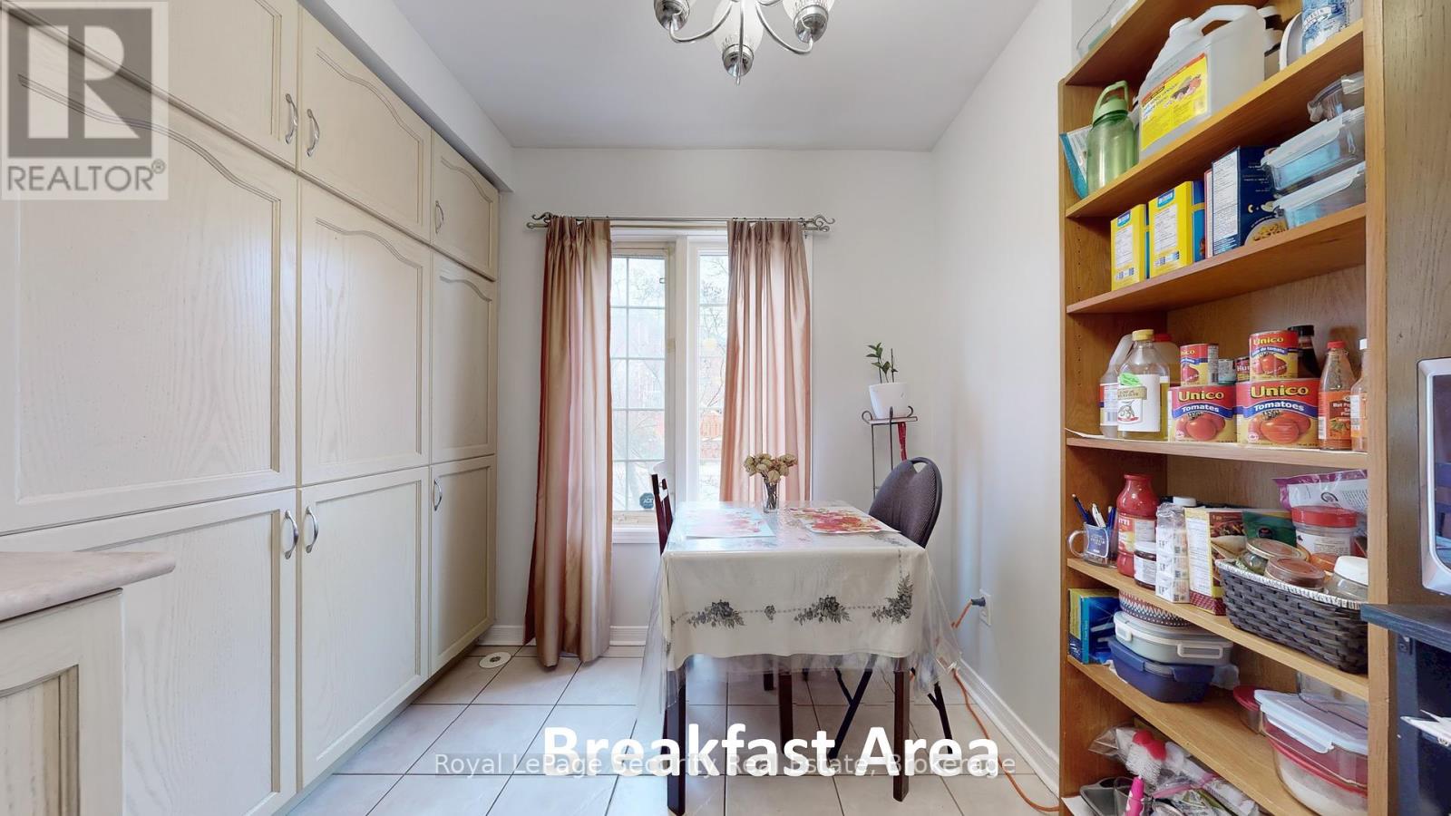 1017 Roselawn Avenue, Toronto, Ontario  M6B 4N1 - Photo 17 - W12289073