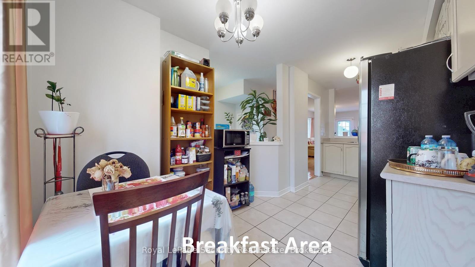 1017 Roselawn Avenue, Toronto, Ontario  M6B 4N1 - Photo 19 - W12289073