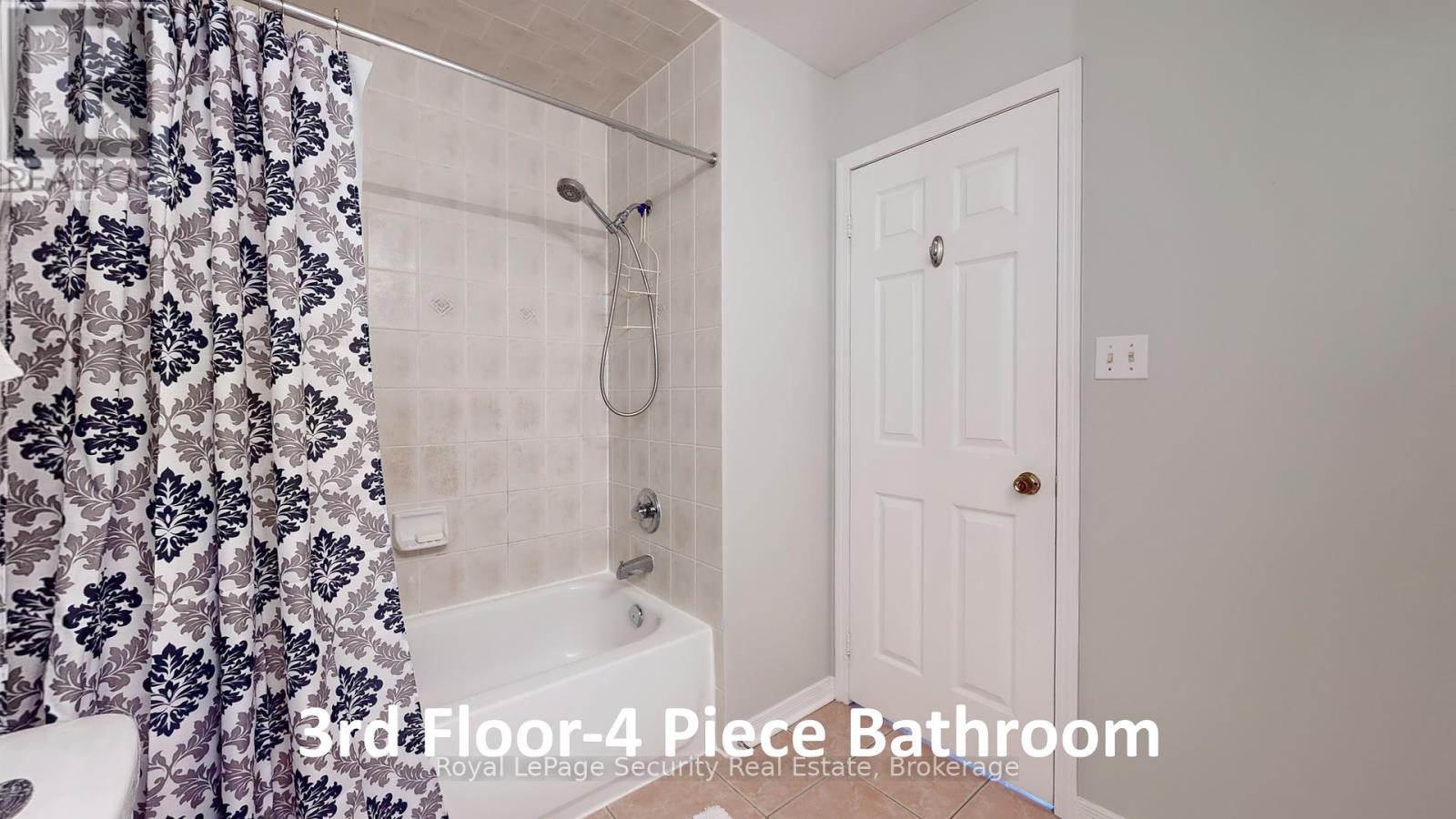 1017 Roselawn Avenue, Toronto, Ontario  M6B 4N1 - Photo 33 - W12289073