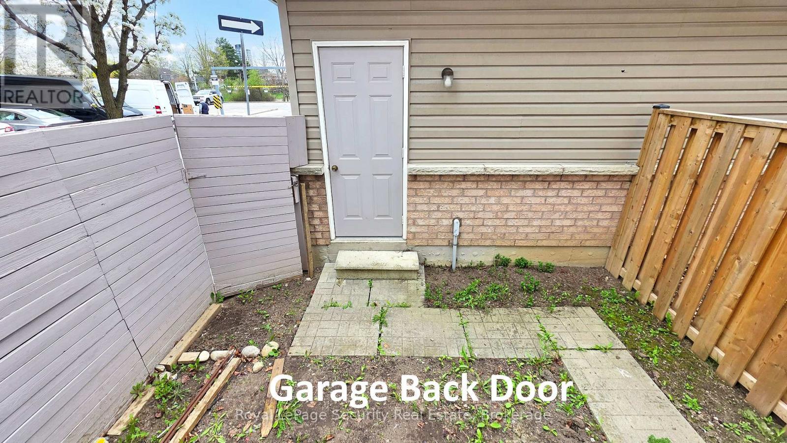1017 Roselawn Avenue, Toronto, Ontario  M6B 4N1 - Photo 36 - W12289073