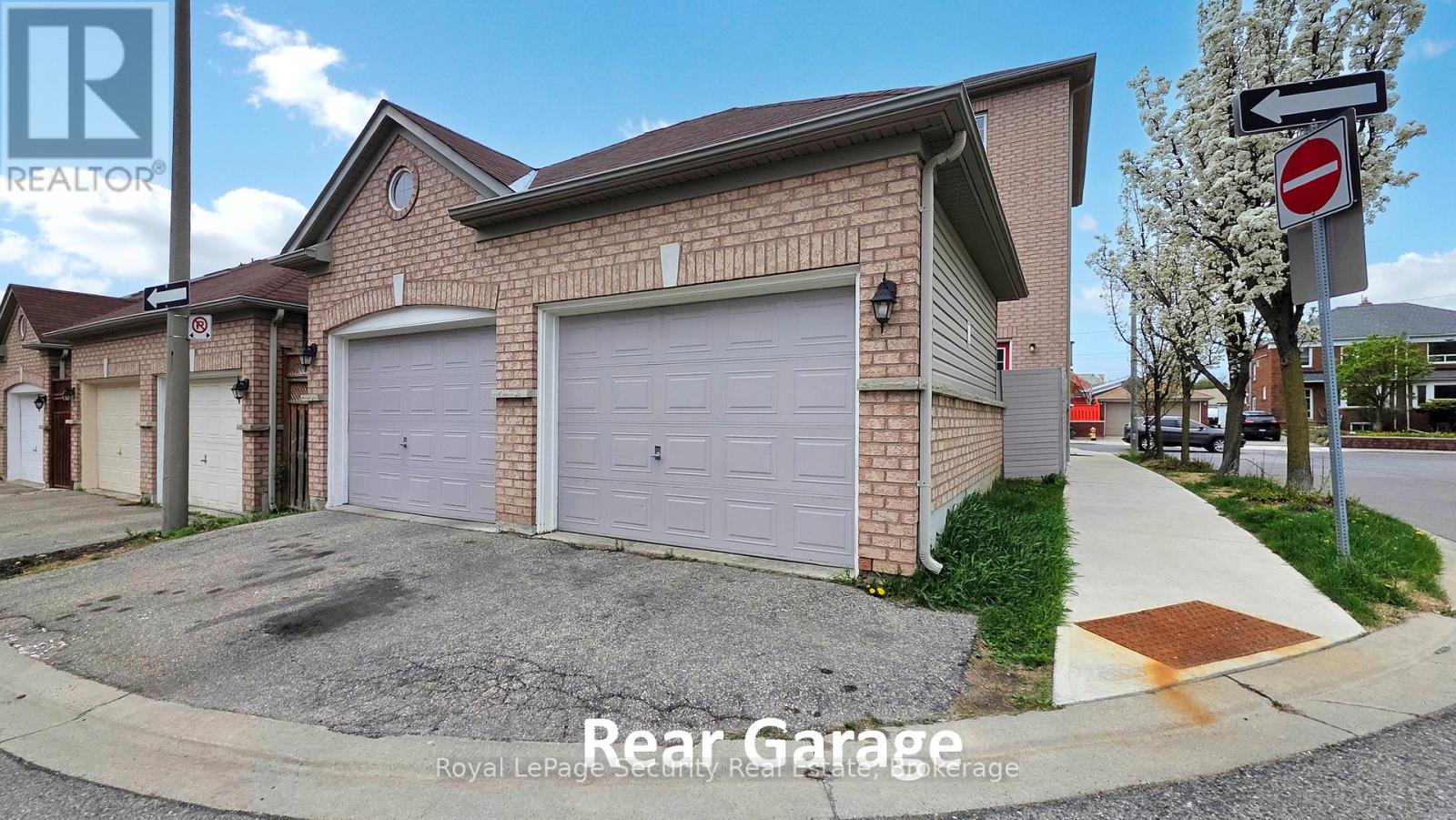 1017 Roselawn Avenue, Toronto, Ontario  M6B 4N1 - Photo 37 - W12289073