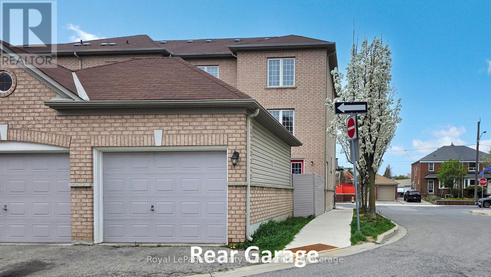 1017 Roselawn Avenue, Toronto, Ontario  M6B 4N1 - Photo 38 - W12289073