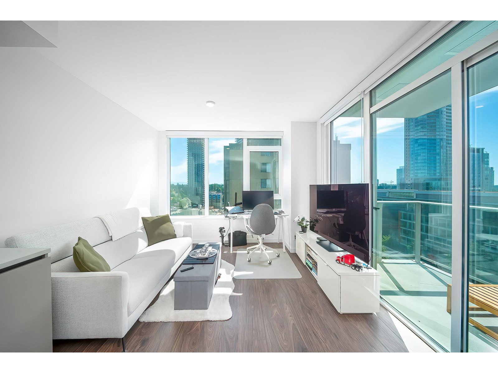 1308 10448 UNIVERSITY DRIVE, Surrey, British Columbia