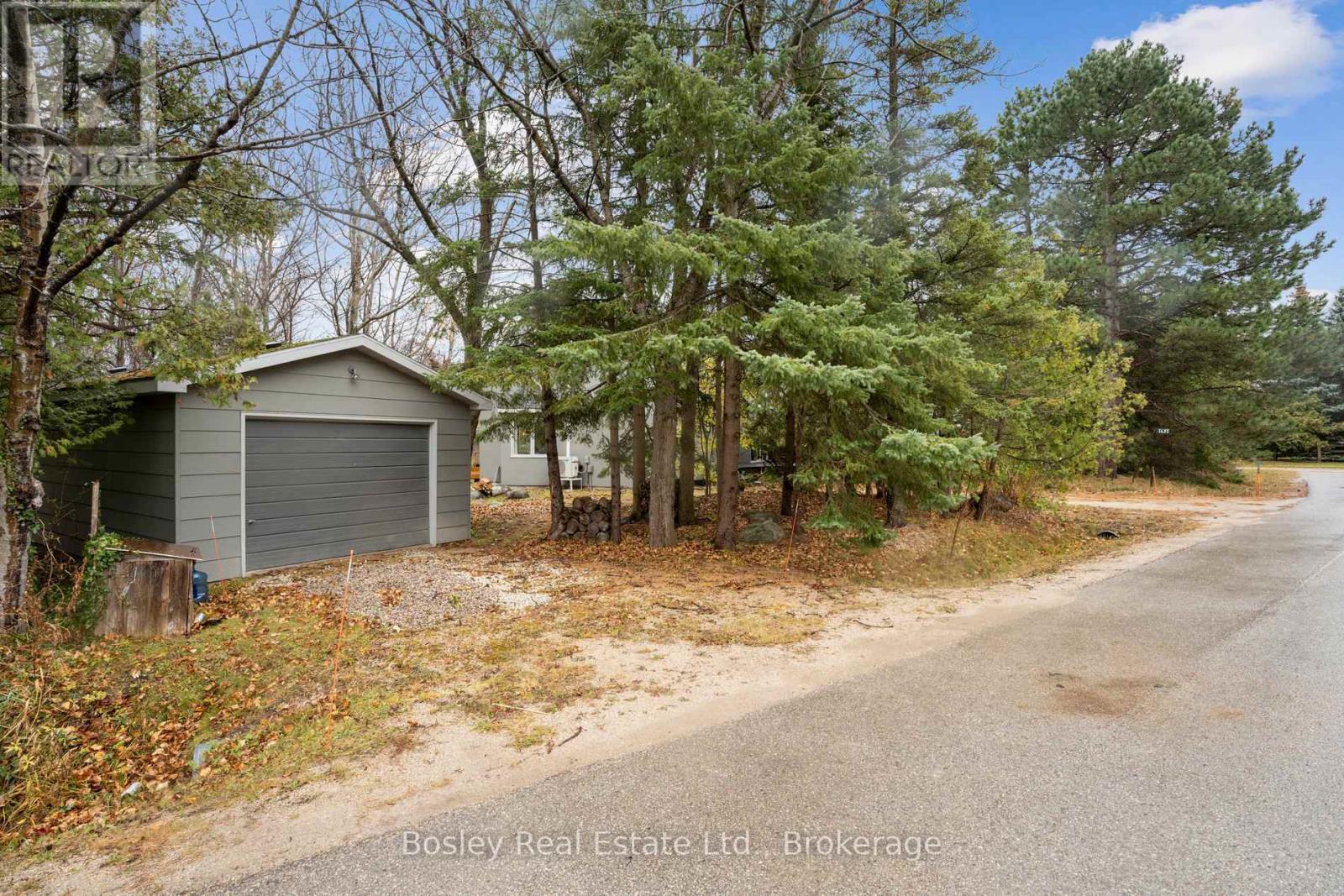 101 St Moritz Crescent, Blue Mountains, Ontario  L9Y 0S6 - Photo 2 - X12288386