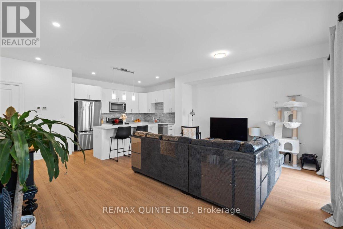 57 Markland Avenue, Prince Edward County, Ontario  K0K 2T0 - Photo 10 - X12289217